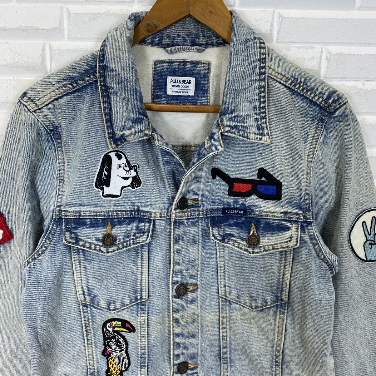 Pull & Bear PULL & BEAR MULTI PATCHES TRUCKER DENIM JACKET Size US M / EU 48-50 / 2 - 6 Thumbnail