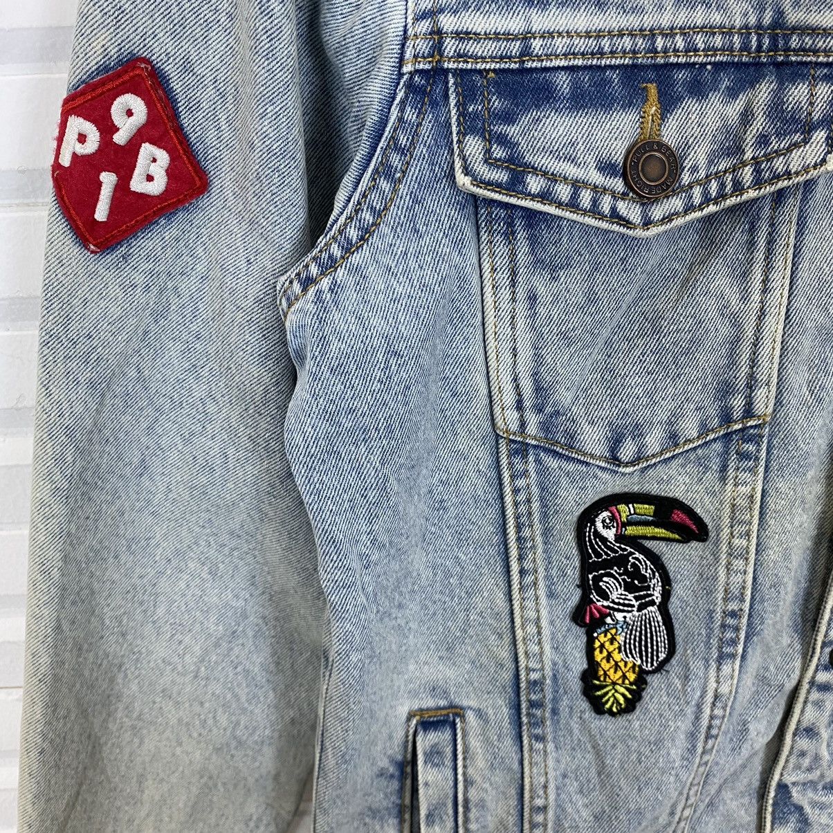 Pull & Bear PULL & BEAR MULTI PATCHES TRUCKER DENIM JACKET Size US M / EU 48-50 / 2 - 9 Thumbnail