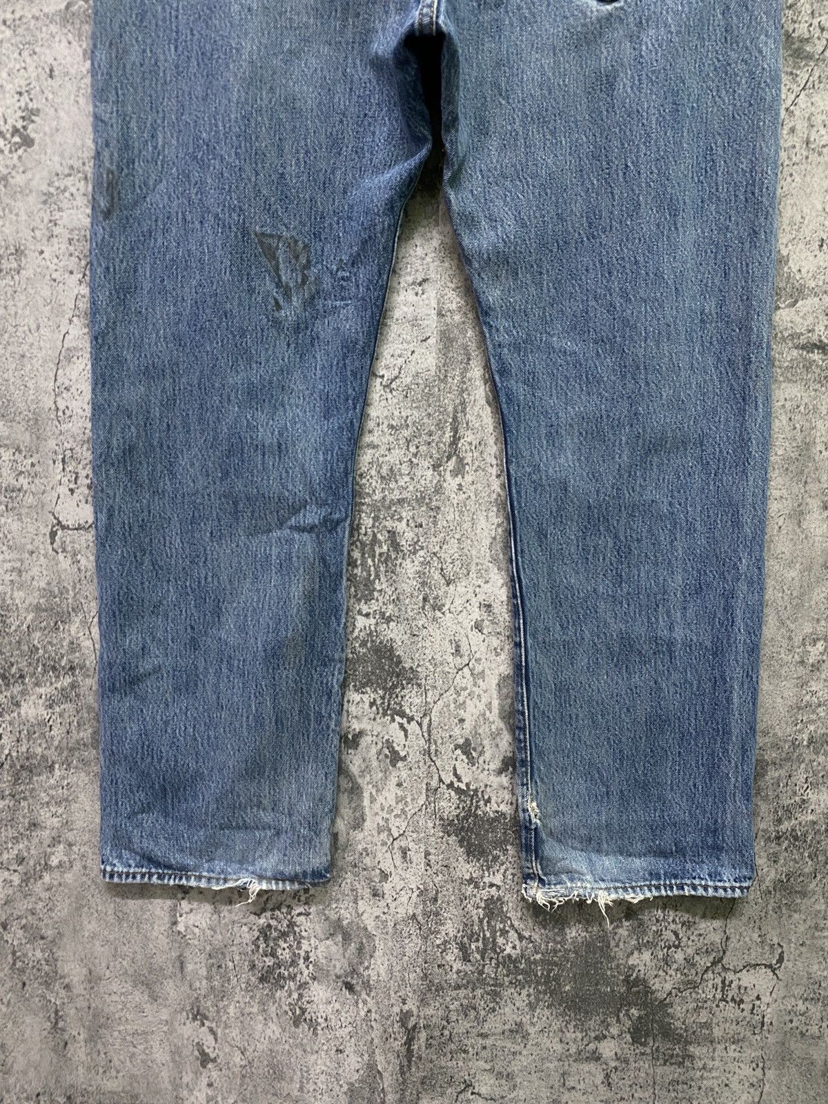 Levi's × Vintage Vintage Levi's 501 Dirty Blue Distressed Jean - L74 Size US 36 / EU 52 - 17 Thumbnail