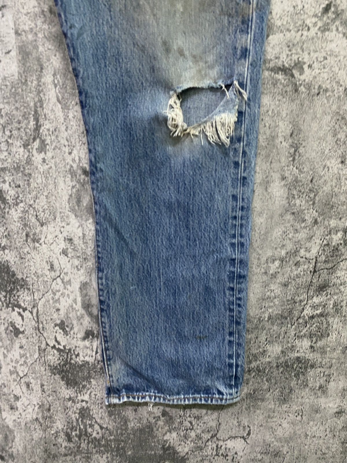 Levi's × Vintage Vintage Levi's 501 Dirty Blue Distressed Jean - L74 Size US 36 / EU 52 - 7 Thumbnail