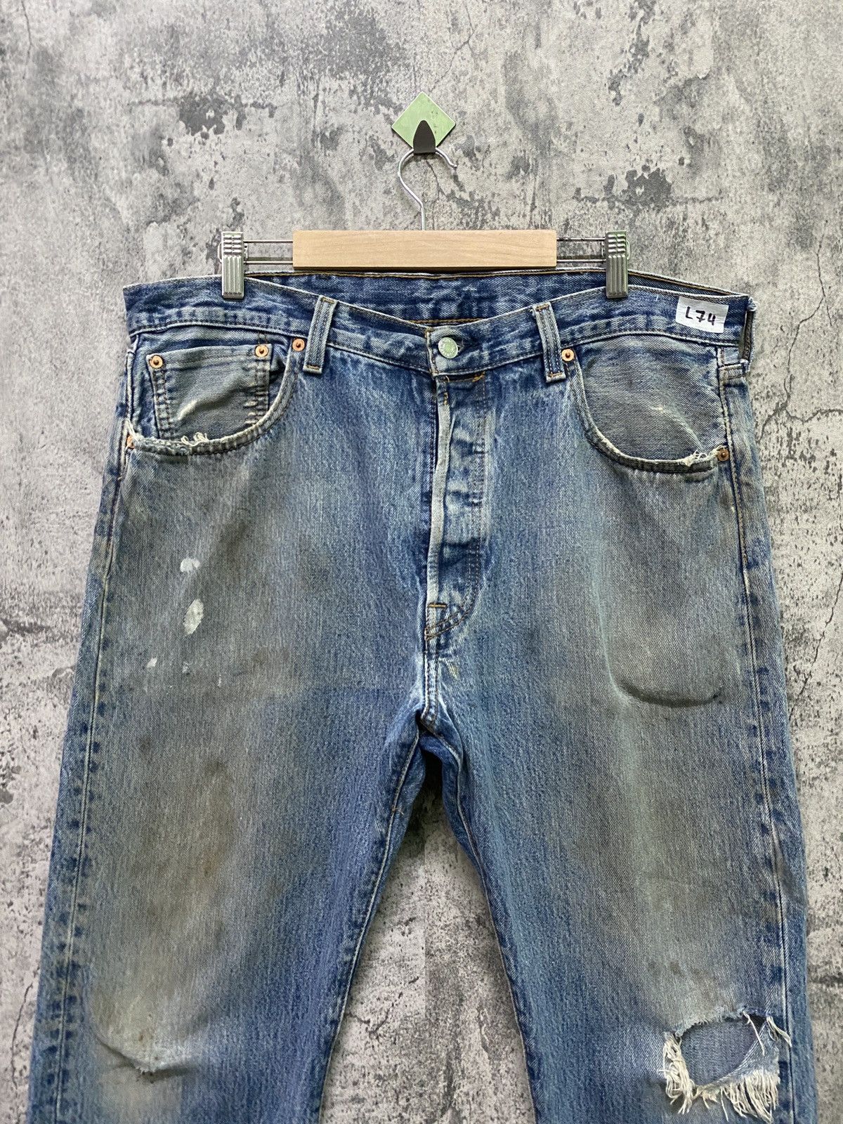 Levi's × Vintage Vintage Levi's 501 Dirty Blue Distressed Jean - L74 Size US 36 / EU 52 - 3 Thumbnail