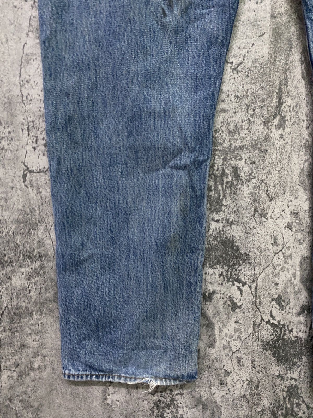 Levi's × Vintage Vintage Levi's 501 Dirty Blue Distressed Jean - L74 Size US 36 / EU 52 - 13 Thumbnail