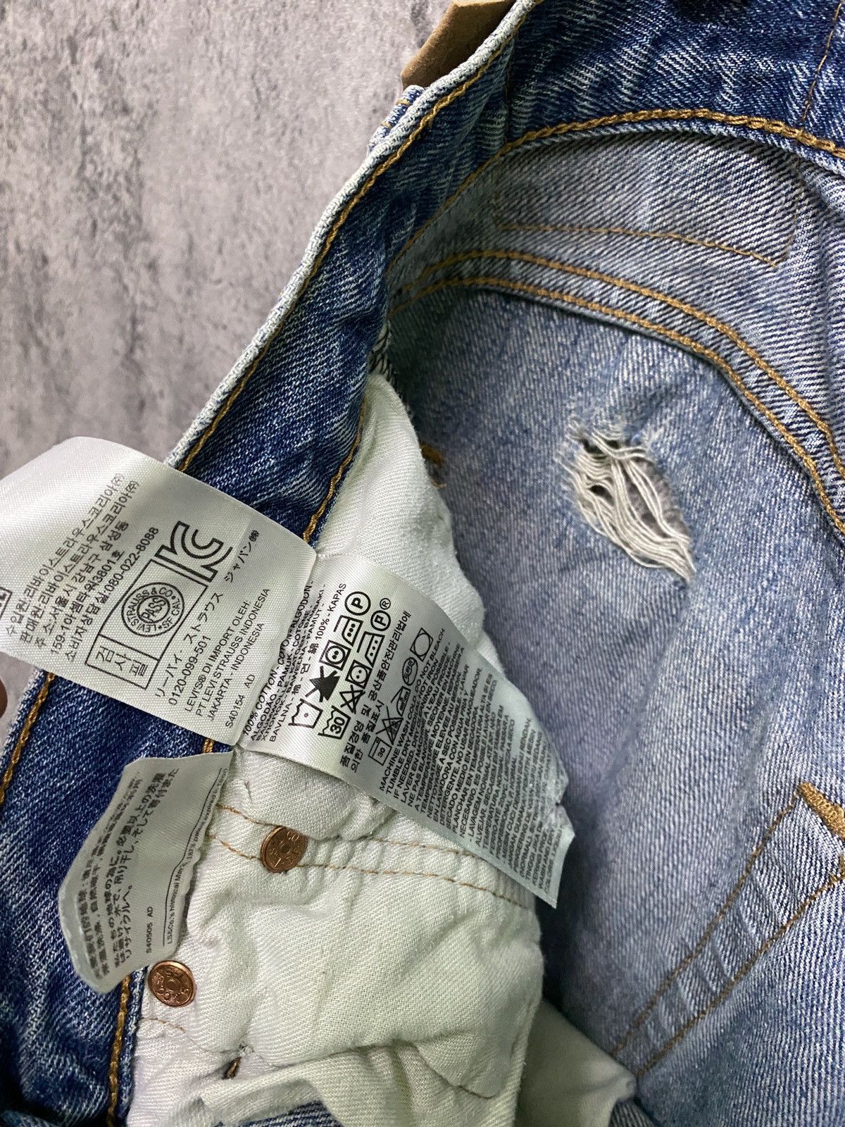 Levi's × Vintage Vintage Levi's 501 Dirty Blue Distressed Jean - L74 Size US 36 / EU 52 - 23 Thumbnail