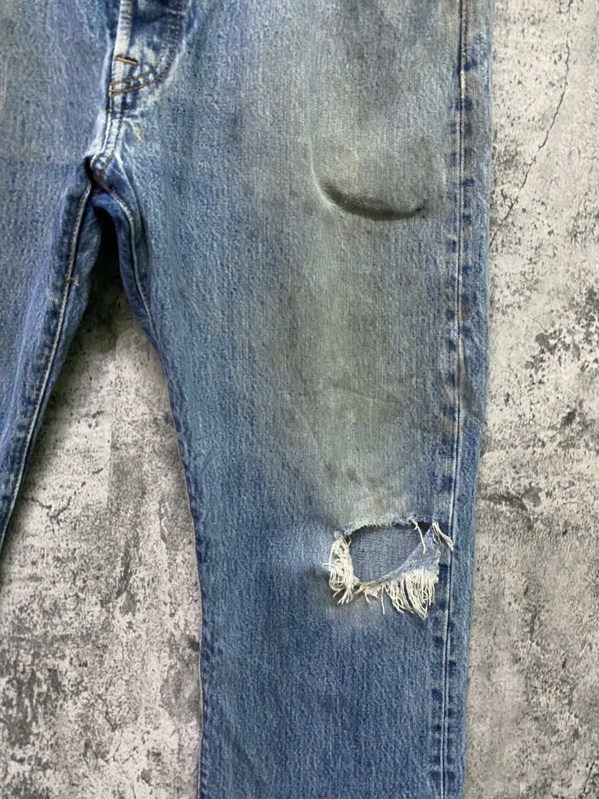 Levi's × Vintage Vintage Levi's 501 Dirty Blue Distressed Jean - L74 Size US 36 / EU 52 - 6 Thumbnail