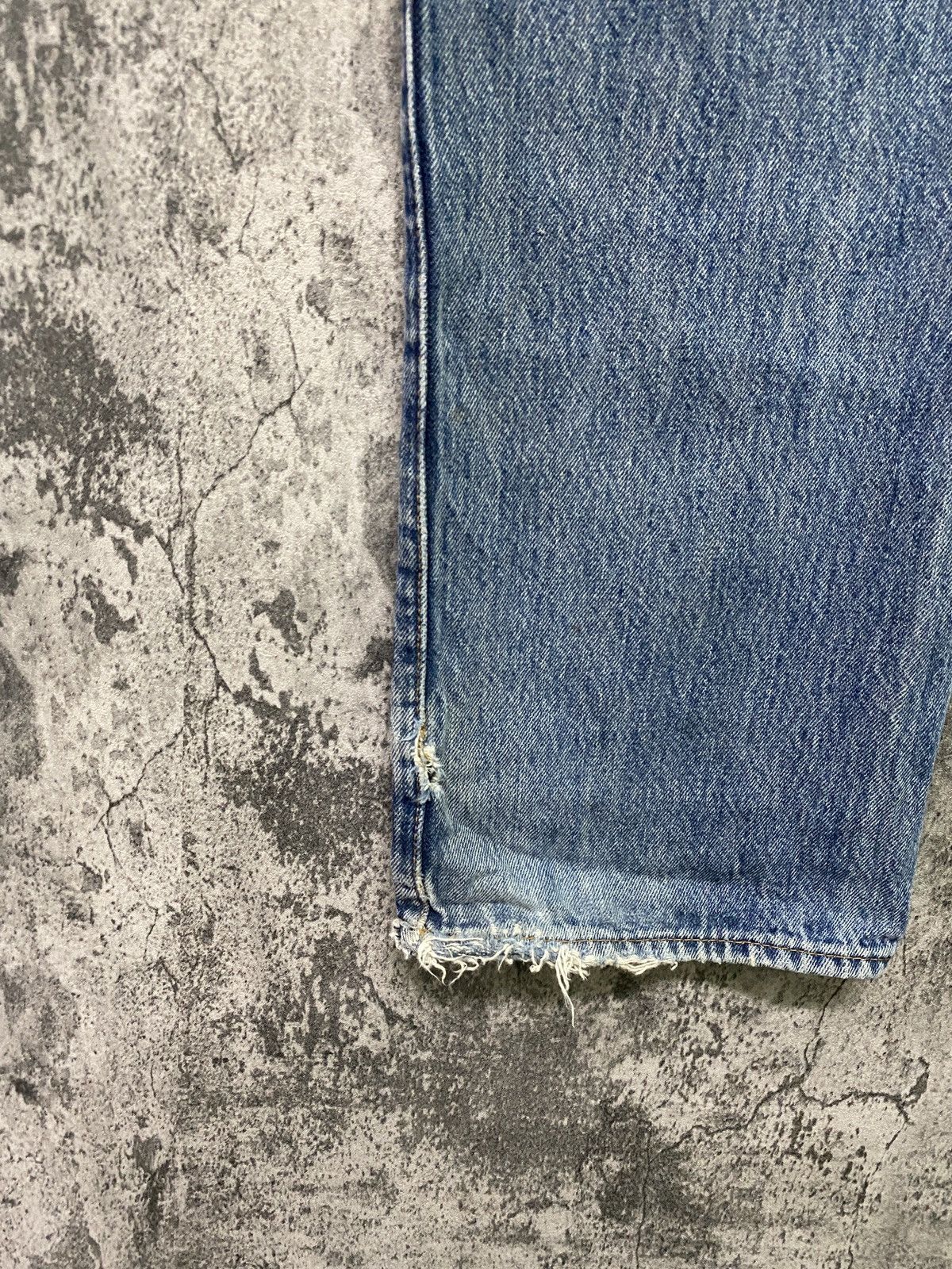 Levi's × Vintage Vintage Levi's 501 Dirty Blue Distressed Jean - L74 Size US 36 / EU 52 - 18 Thumbnail