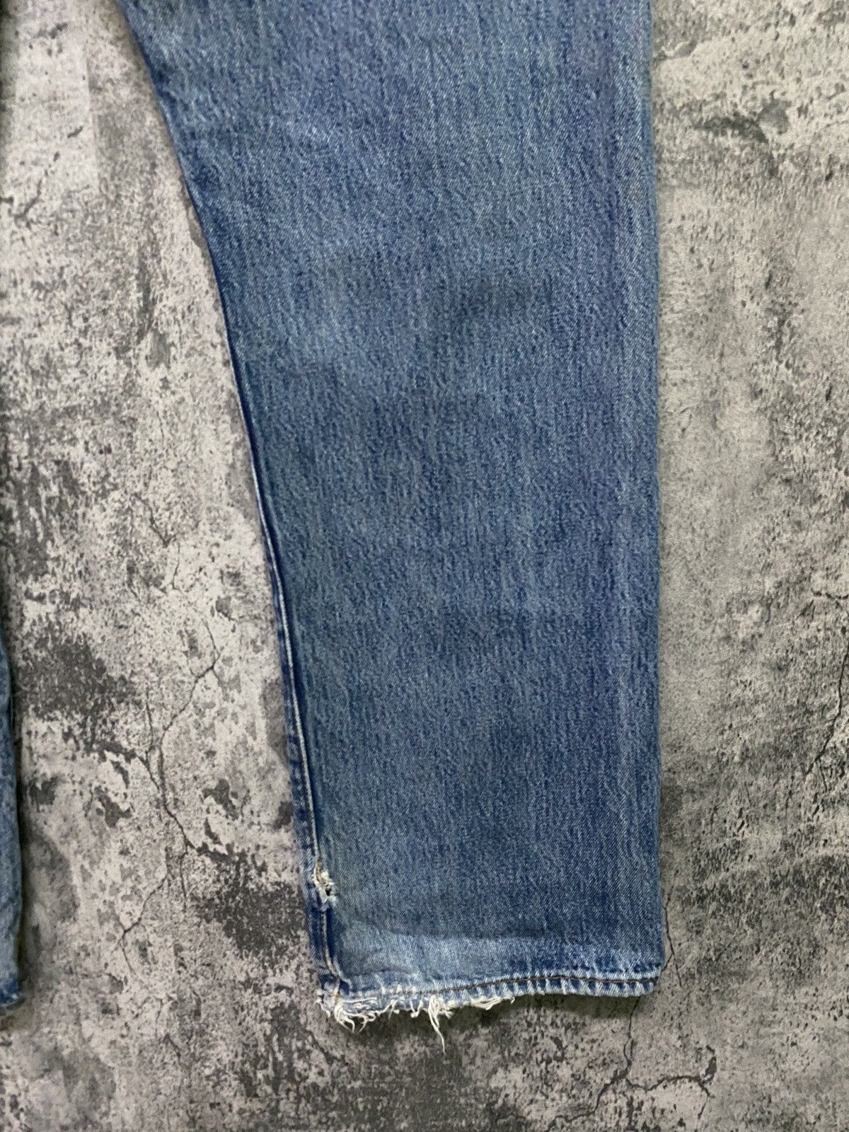 Levi's × Vintage Vintage Levi's 501 Dirty Blue Distressed Jean - L74 Size US 36 / EU 52 - 16 Thumbnail