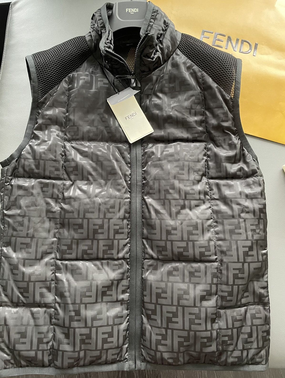 Fendi Fendi $2k Value Brand NEW Limited Edition FF Logo Vest Size US M / EU 48-50 / 2 - 20 Thumbnail