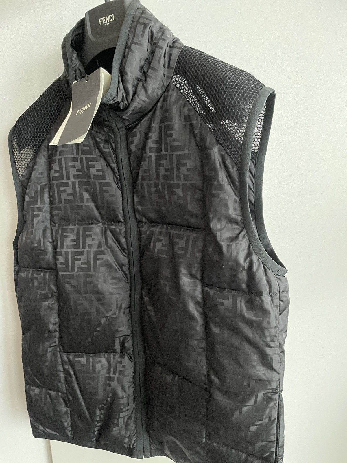 Fendi Fendi $2k Value Brand NEW Limited Edition FF Logo Vest Size US M / EU 48-50 / 2 - 22 Thumbnail