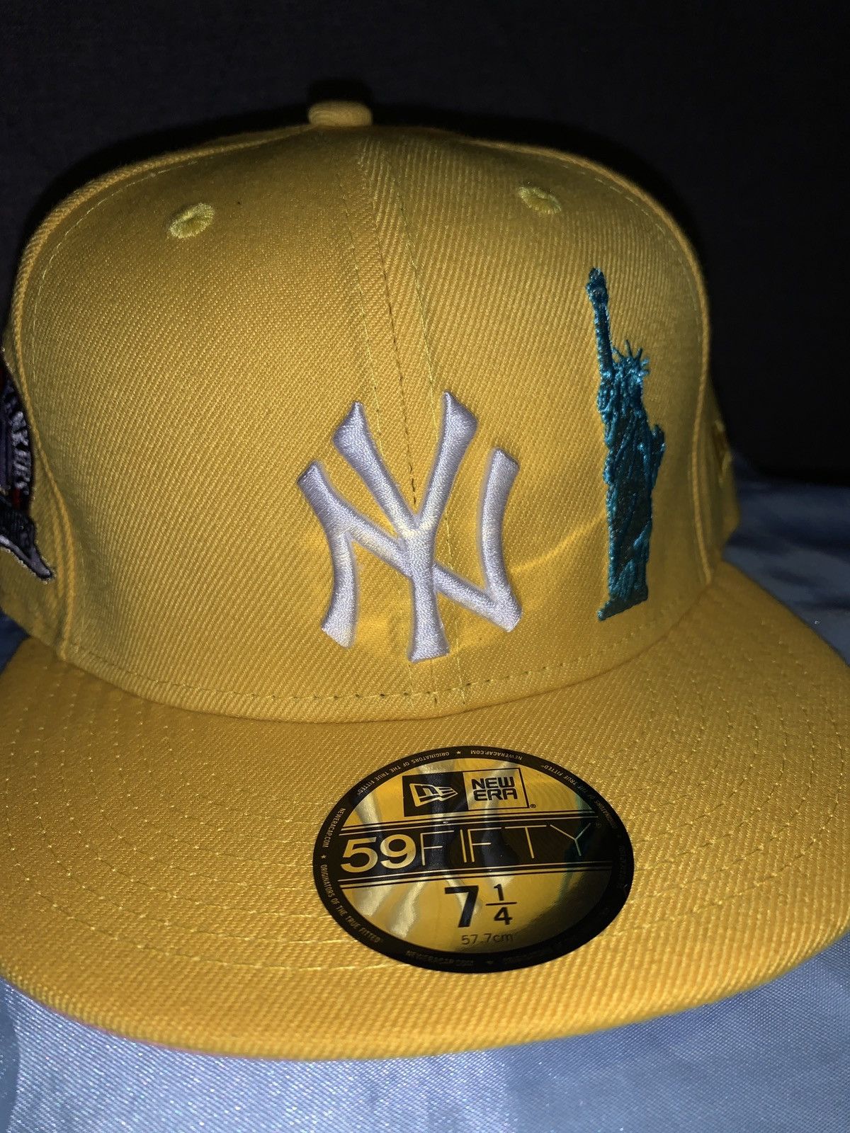 Hat Club Pink brim Yellow Yankees Fitted w/ statue & apple size 7 1/4 Size ONE SIZE - 2 Thumbnail