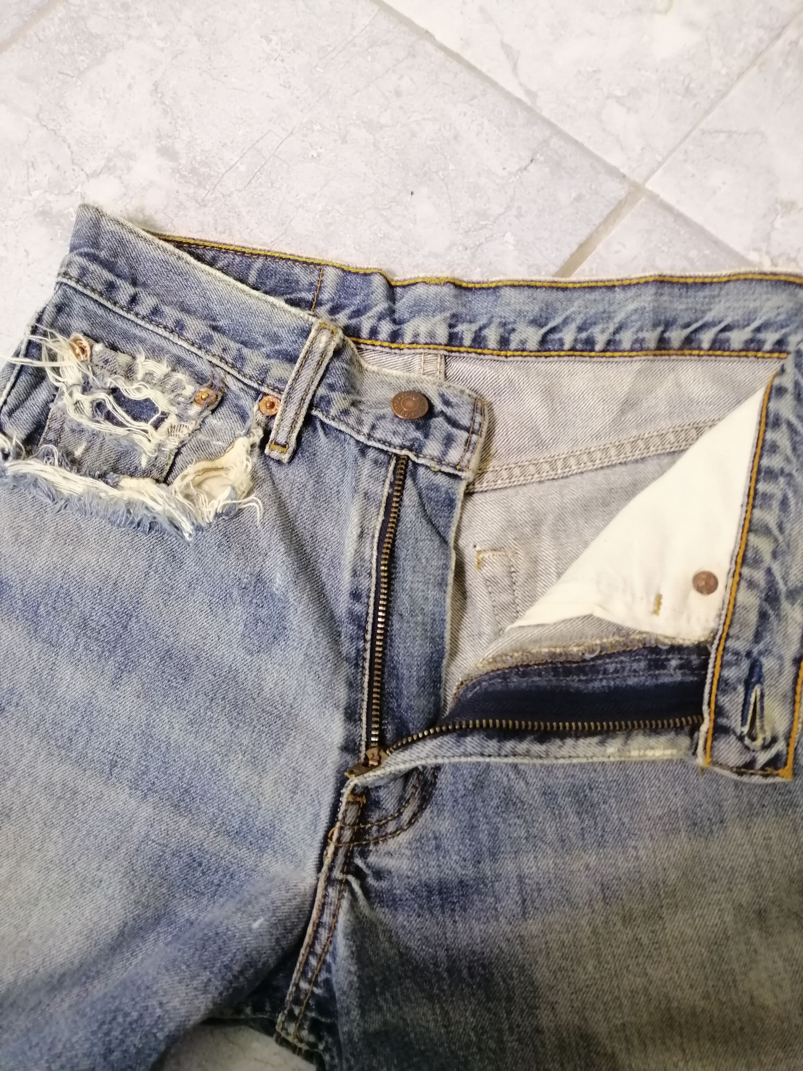 Levi's Vintage Levi’s Distressed Destroy Ripped Jeans Size US 28 / EU 44 - 4 Thumbnail