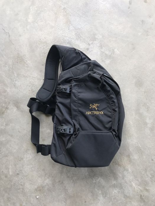 Arc'Teryx Arc'Teryx Quiver Crossbody Pack | Grailed