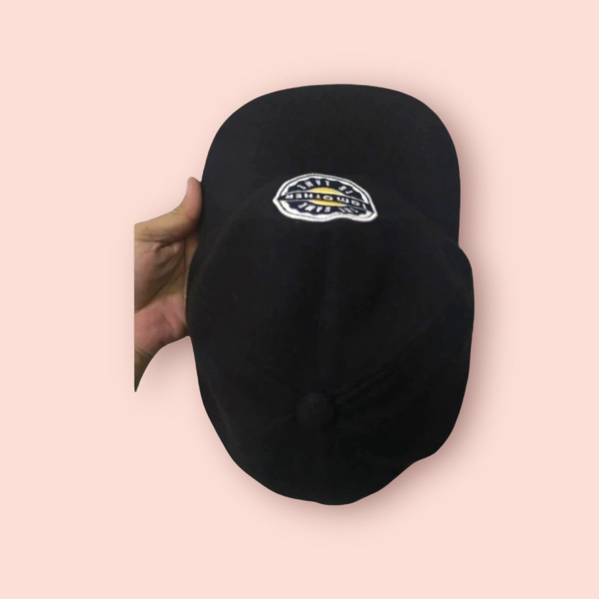 Jun Takahashi × Pharrell × Uniqlo RARE I AM OTHER PHARRELL X UNIQLO WOOL BLEND STRAPBACK Size ONE SIZE - 6 Thumbnail