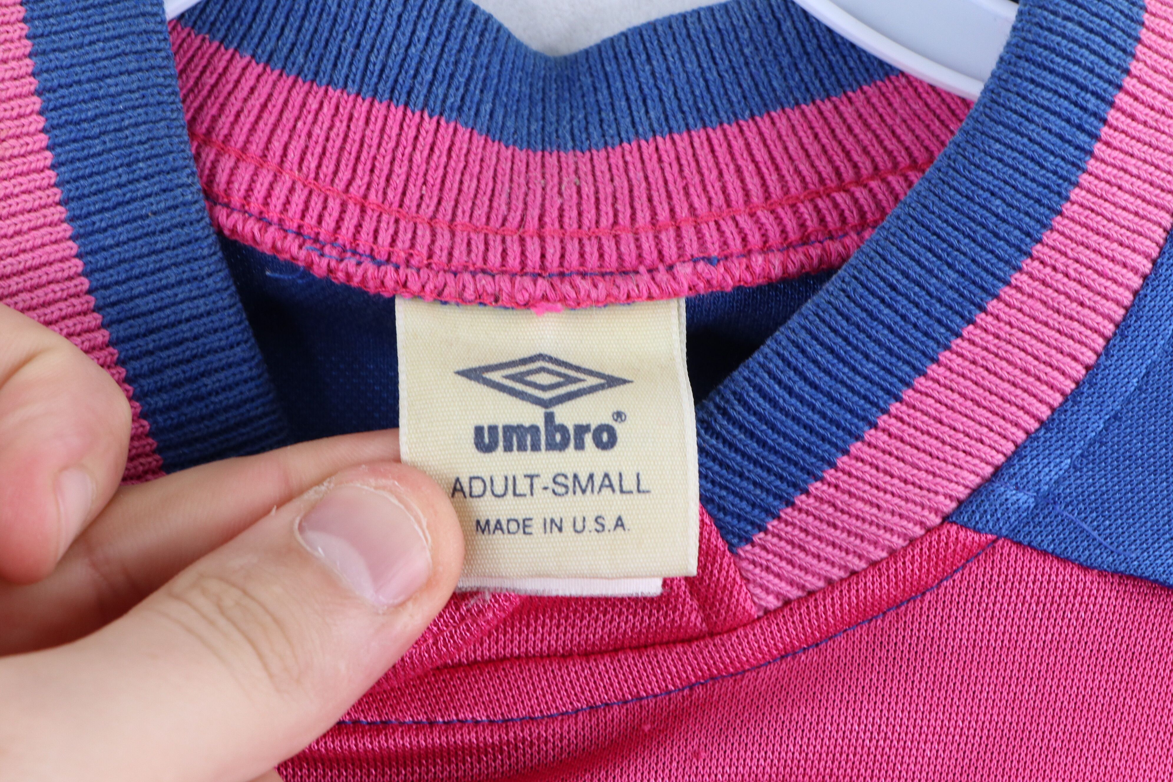 Vintage Vintage 90s Umbro Distressed Padded Goalie Jersey Pink USA Size US S / EU 44-46 / 1 - 7 Thumbnail