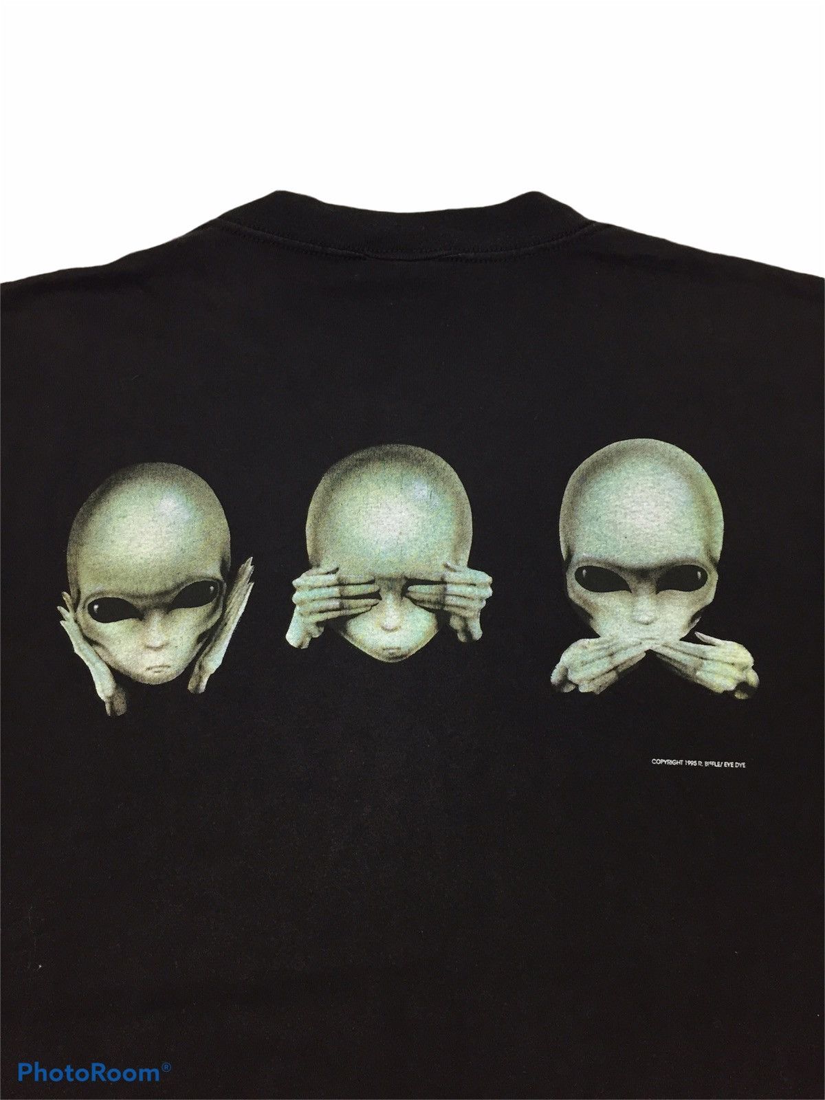 Vintage Vintage 1995 Alienated Movie T-Shirt Size US L / EU 52-54 / 3 - 7 Thumbnail
