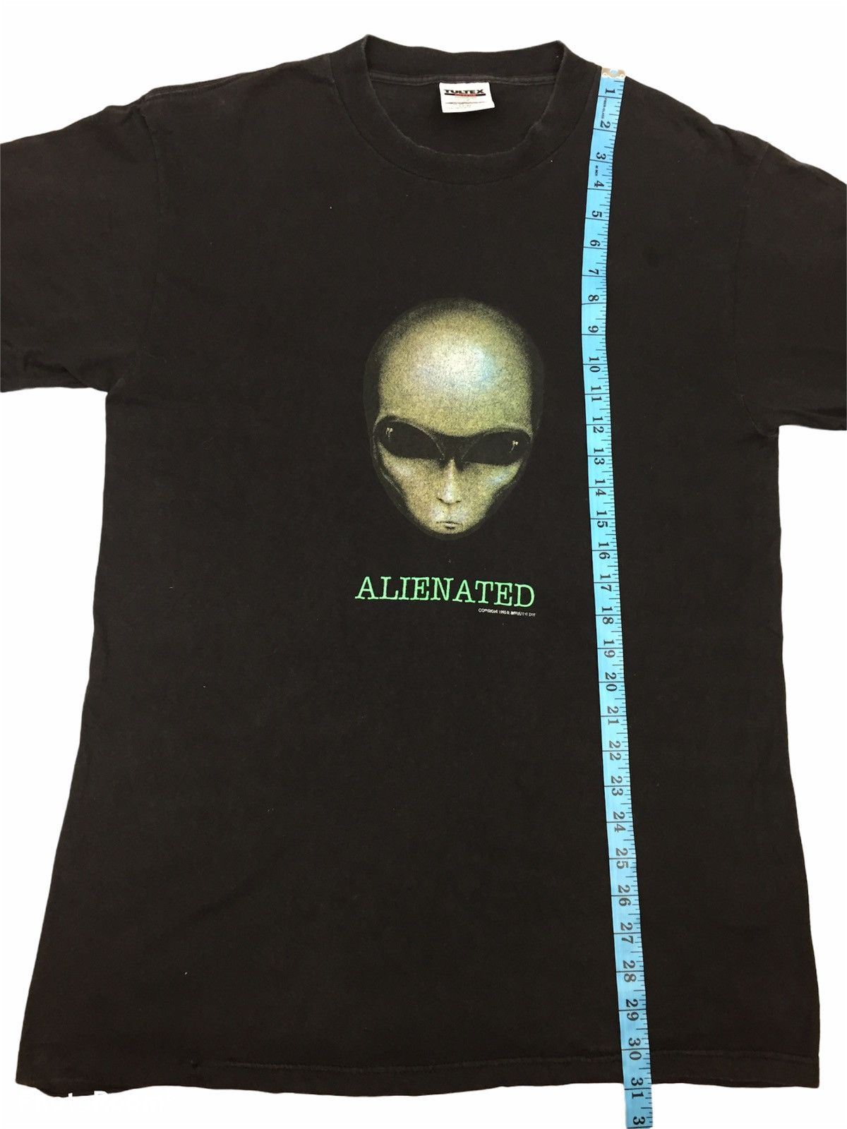 Vintage Vintage 1995 Alienated Movie T-Shirt Size US L / EU 52-54 / 3 - 10 Thumbnail