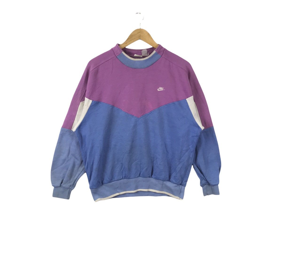 Nike Vintage Nike Swoosh Sportswear Essential Crewneck Sweatshirt Size US M / EU 48-50 / 2 - 1 Thumbnail
