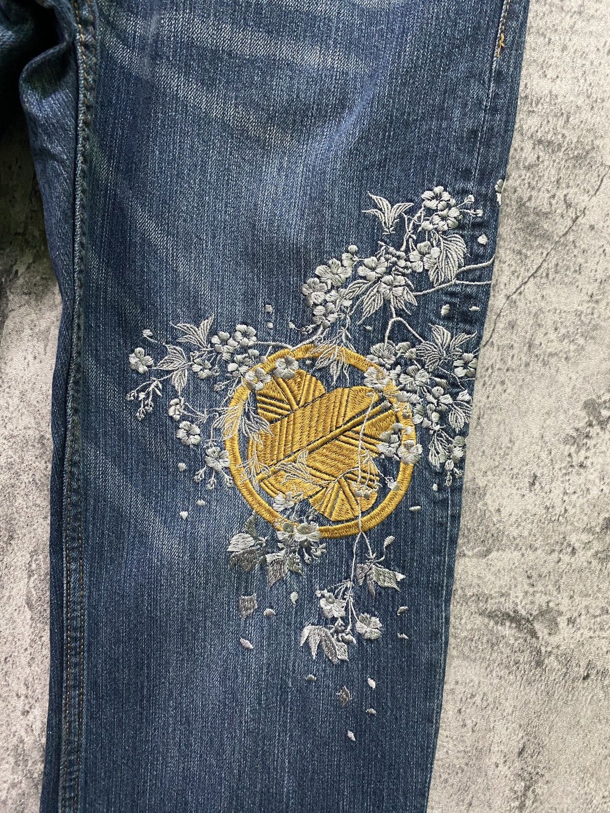 Designer × Japanese Brand Japanese Floral motif Embroidered Denim Size US 31 - 11 Thumbnail