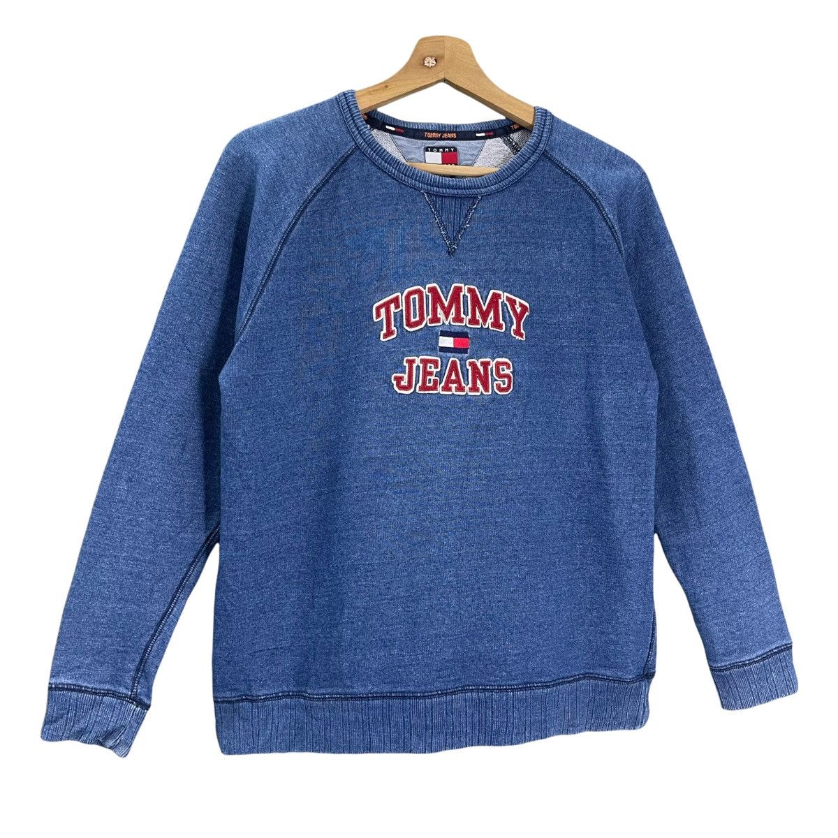 Tommy Hilfiger Vintage Tommy Hilfiger Crewneck Sweatshirt Size S Size US S / EU 44-46 / 1 - 2 Thumbnail