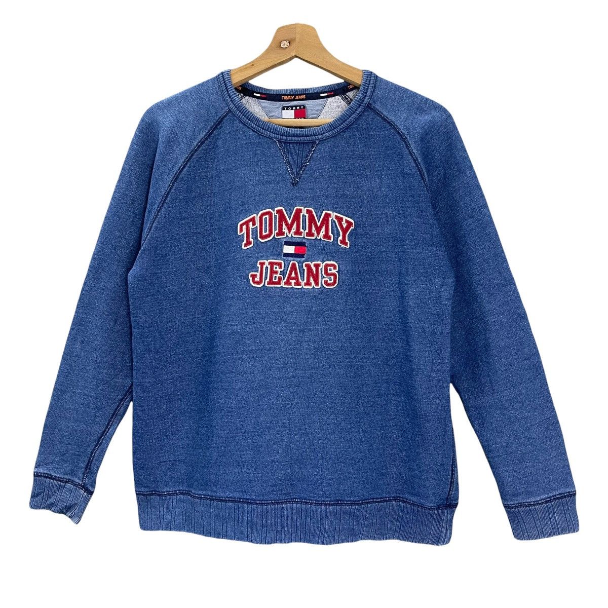 Tommy Hilfiger Vintage Tommy Hilfiger Crewneck Sweatshirt Size S Size US S / EU 44-46 / 1 - 3 Thumbnail