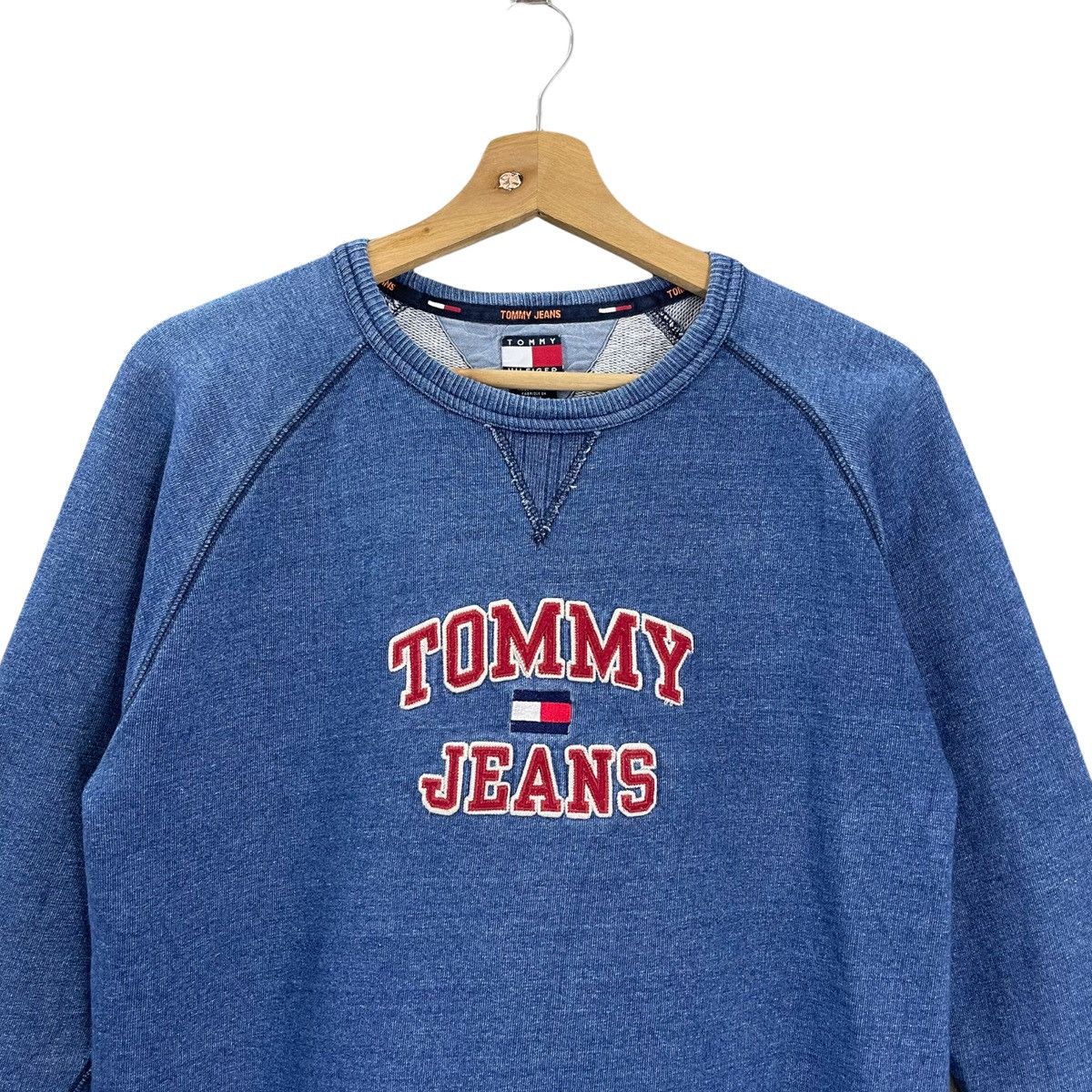 Tommy Hilfiger Vintage Tommy Hilfiger Crewneck Sweatshirt Size S Size US S / EU 44-46 / 1 - 4 Thumbnail