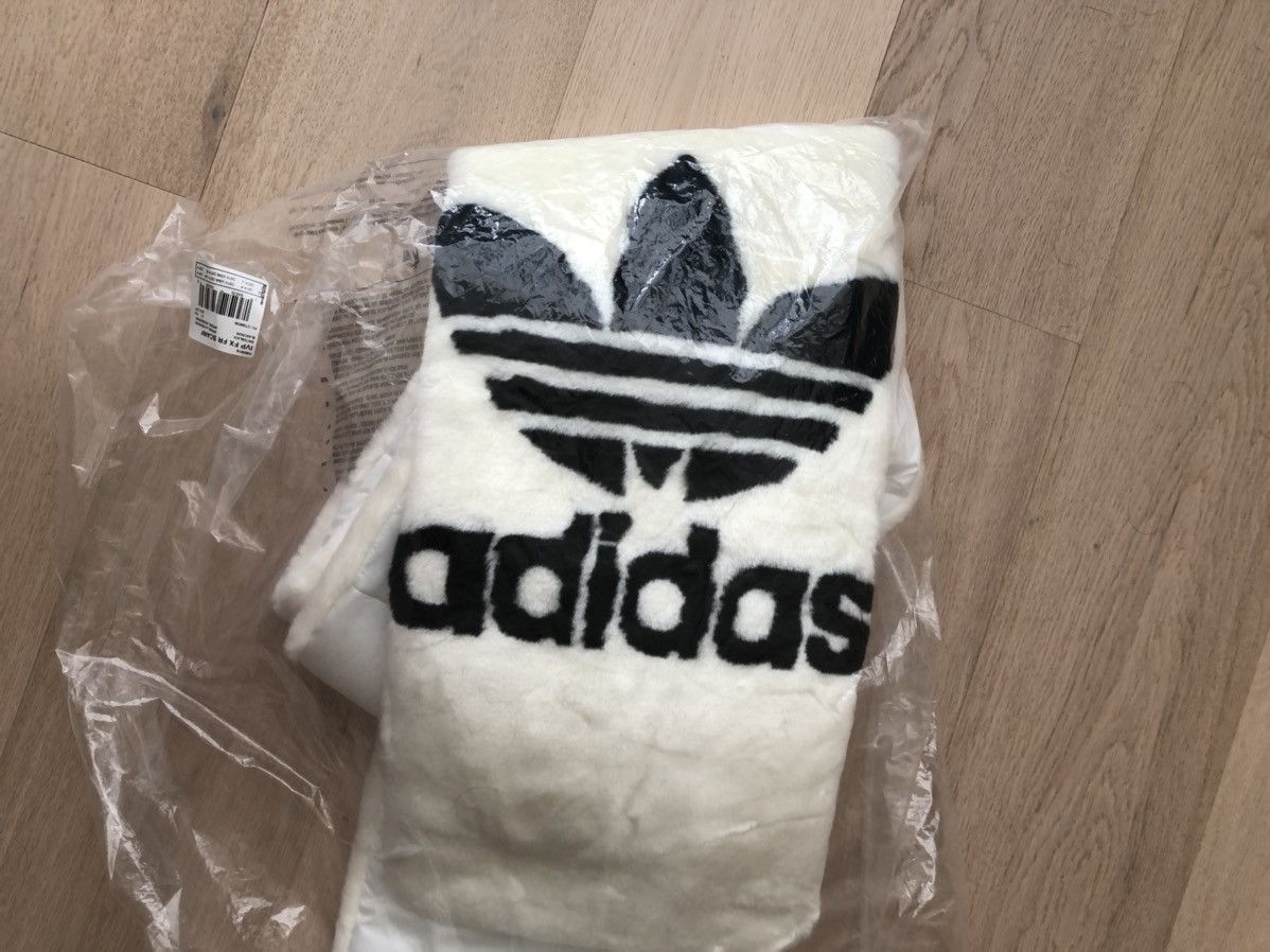Adidas (NEW) Ivy Park Faux Fur Scarf Size ONE SIZE - 3 Thumbnail