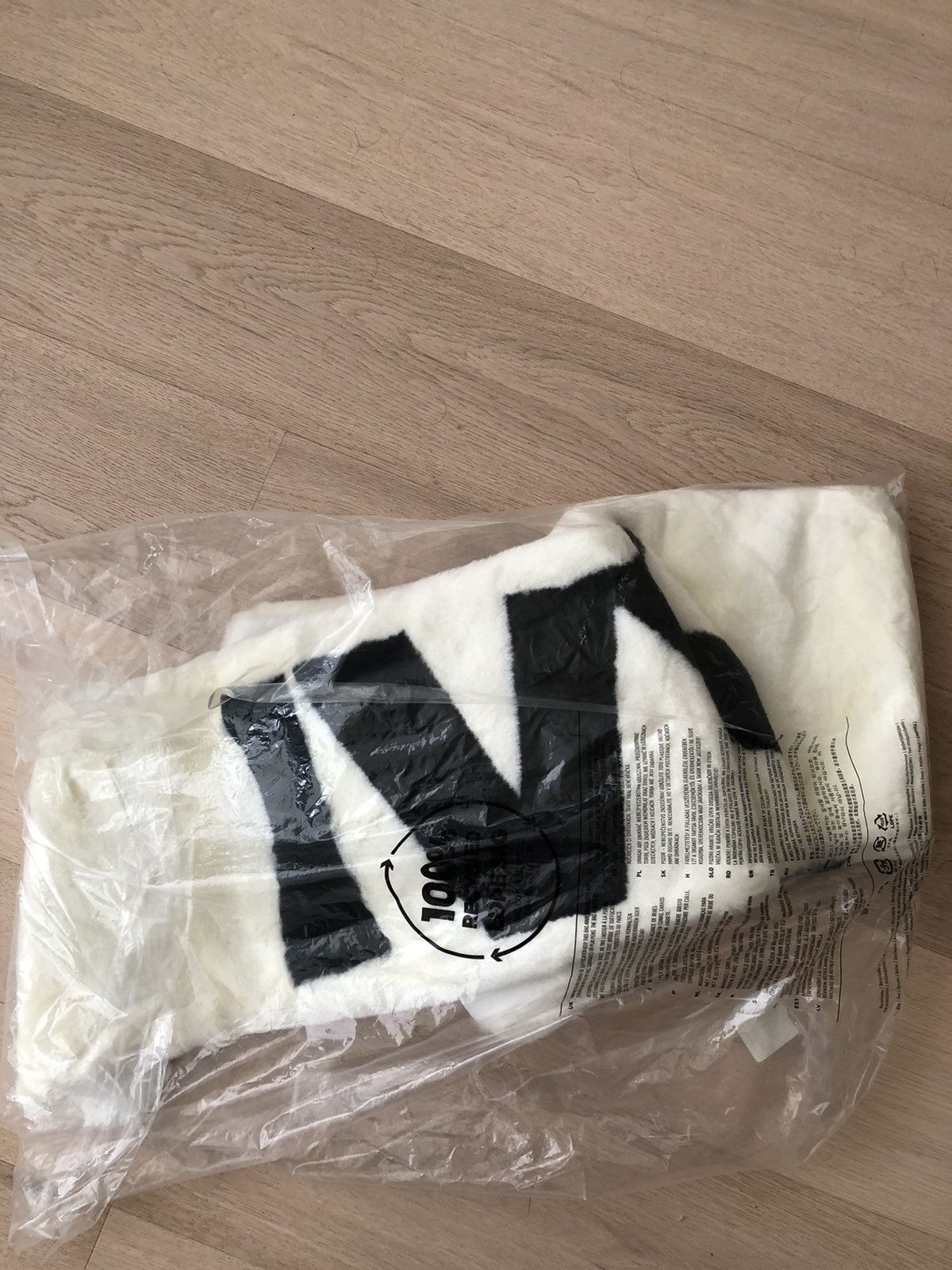 Adidas (NEW) Ivy Park Faux Fur Scarf Size ONE SIZE - 4 Thumbnail