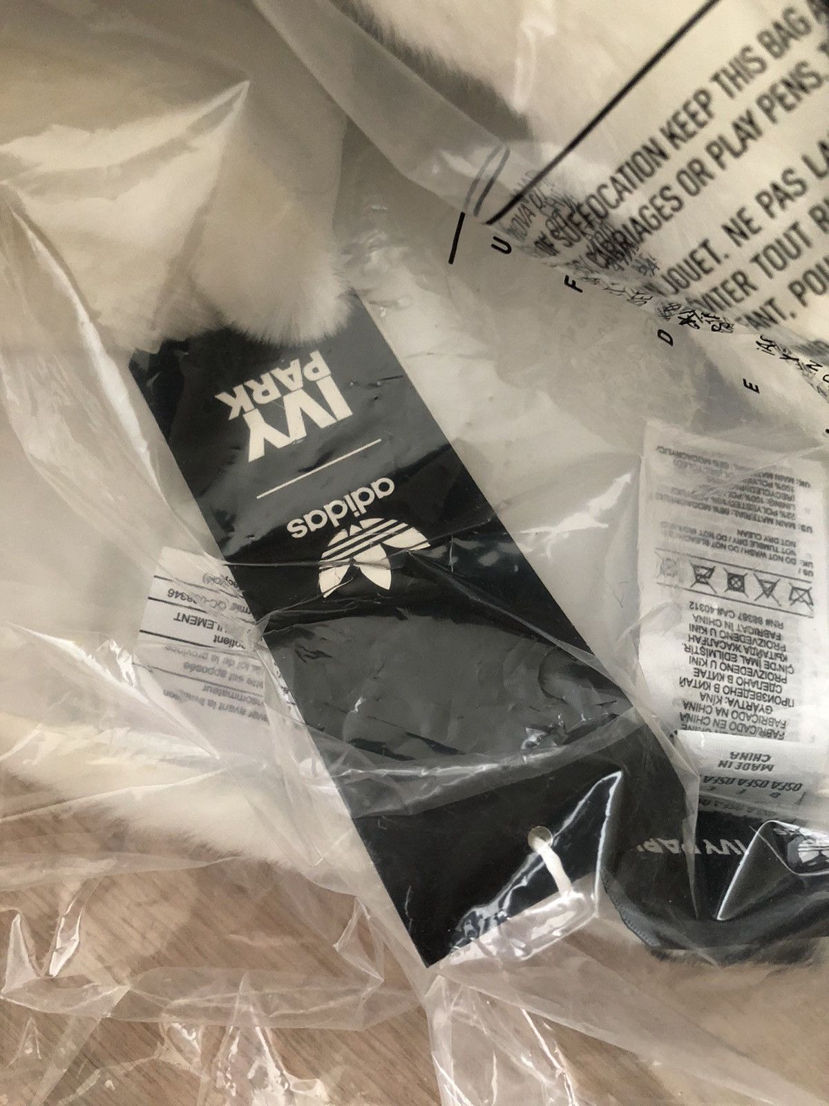 Adidas (NEW) Ivy Park Faux Fur Scarf Size ONE SIZE - 5 Thumbnail