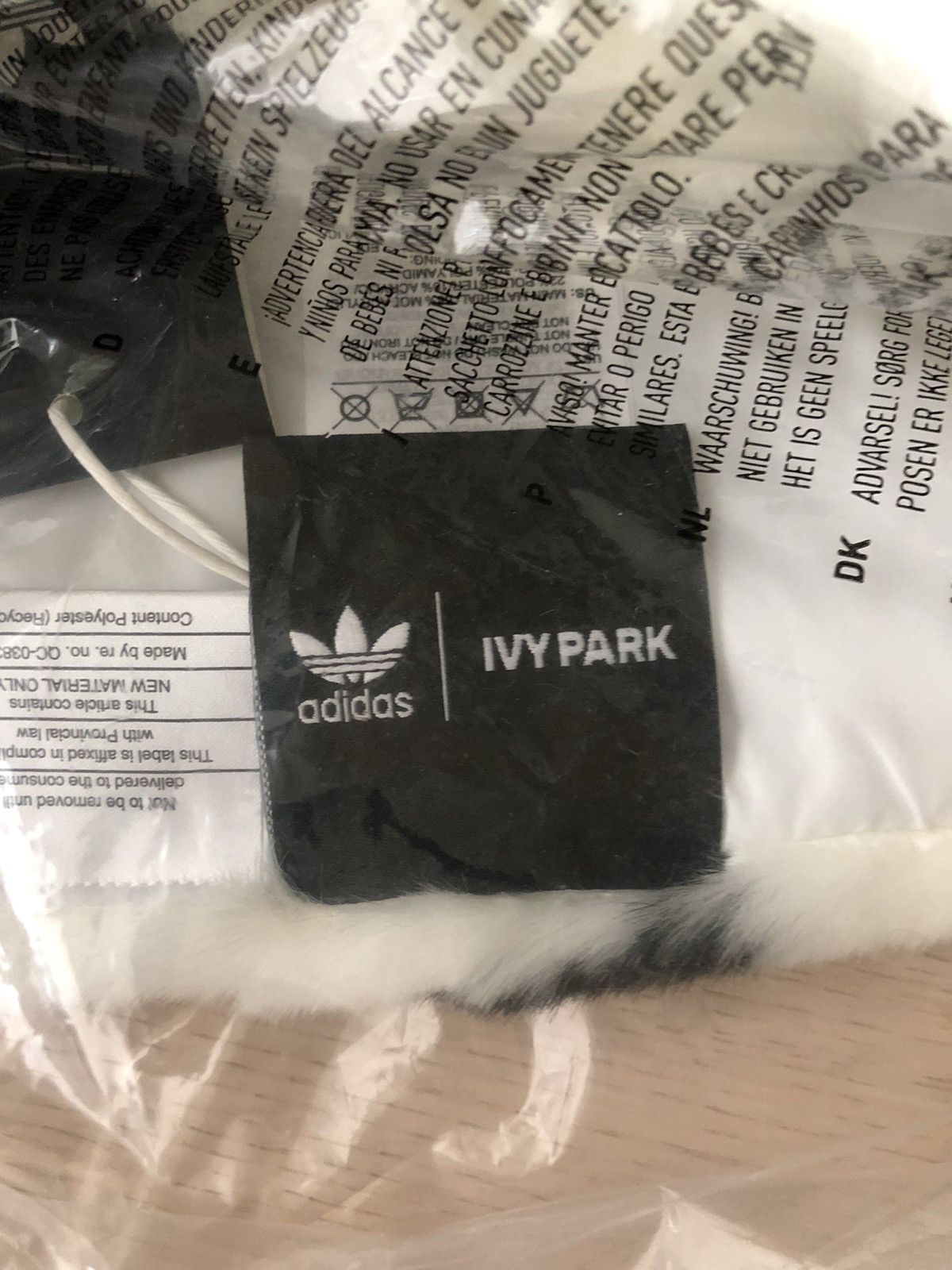 Adidas (NEW) Ivy Park Faux Fur Scarf Size ONE SIZE - 8 Thumbnail