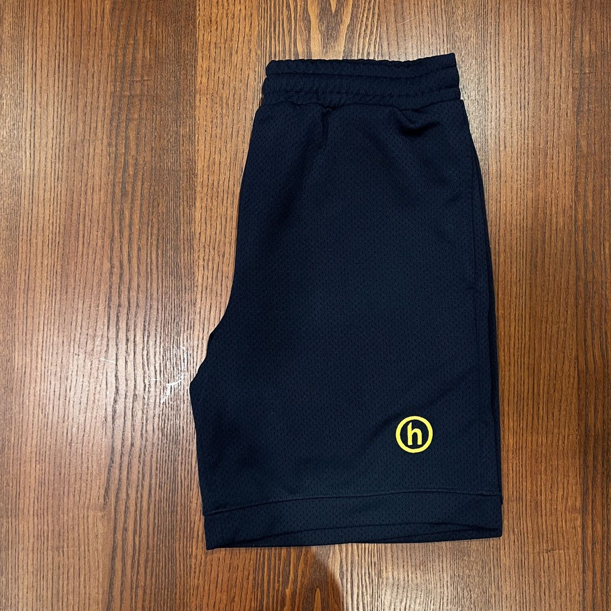 HIDDEN Hidden NY mesh shorts yellow on navy (size S) Size US 32 / EU 48 - 1 Thumbnail