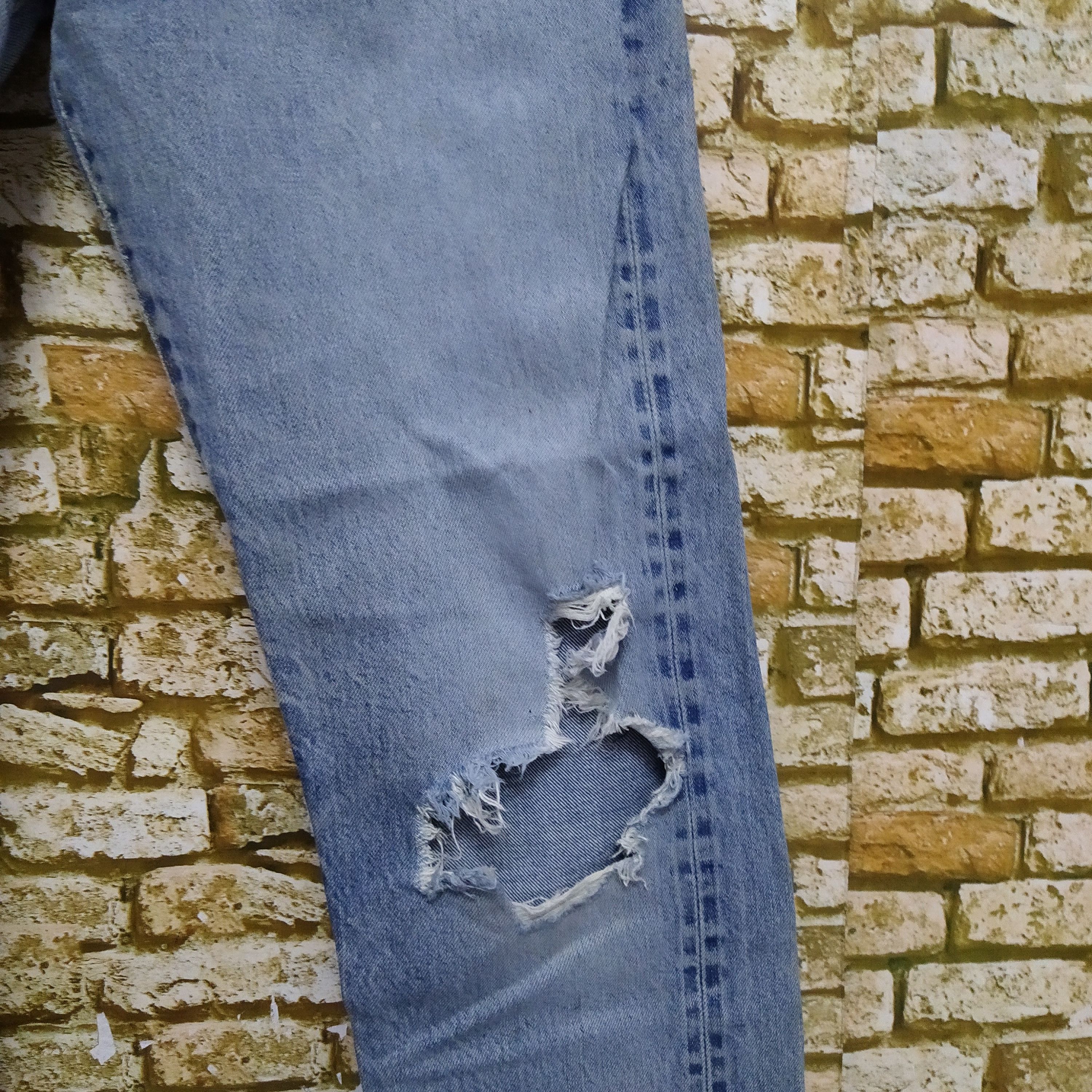 Levi's 80s LEVIS 501 SELVEDGE #6 DISTRESSED DENIM COBAIN (D458) Size US 28 / EU 44 - 3 Thumbnail