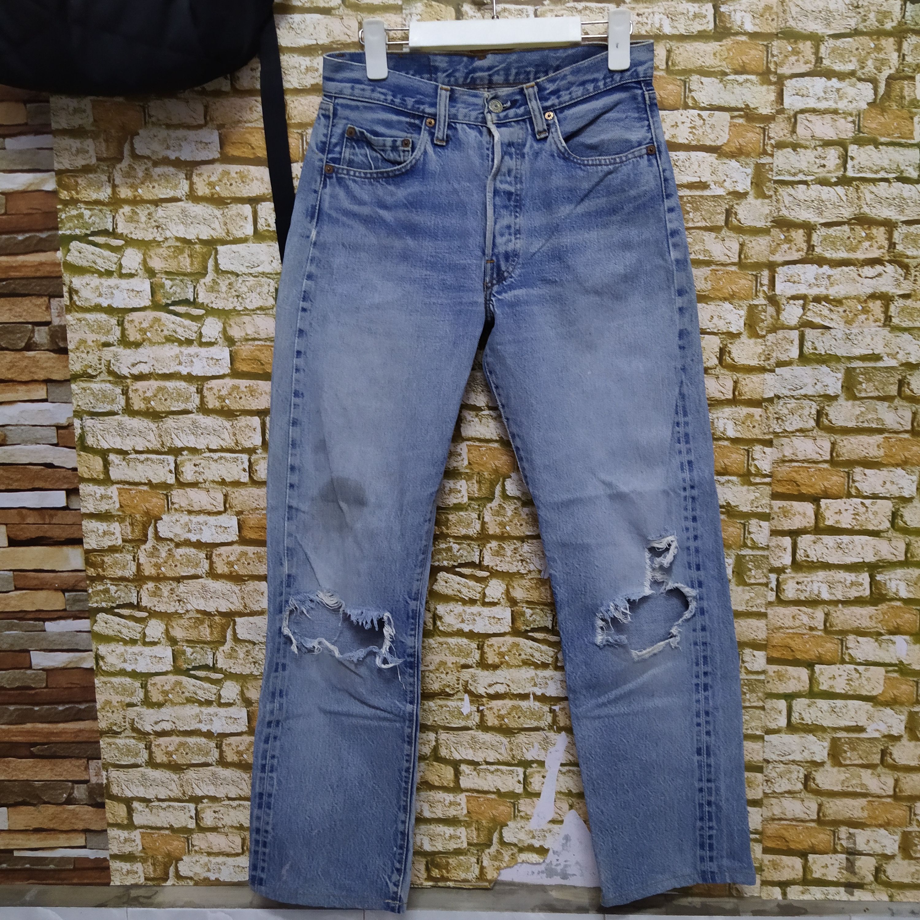 Levi's 80s LEVIS 501 SELVEDGE #6 DISTRESSED DENIM COBAIN (D458) Size US 28 / EU 44 - 1 Thumbnail