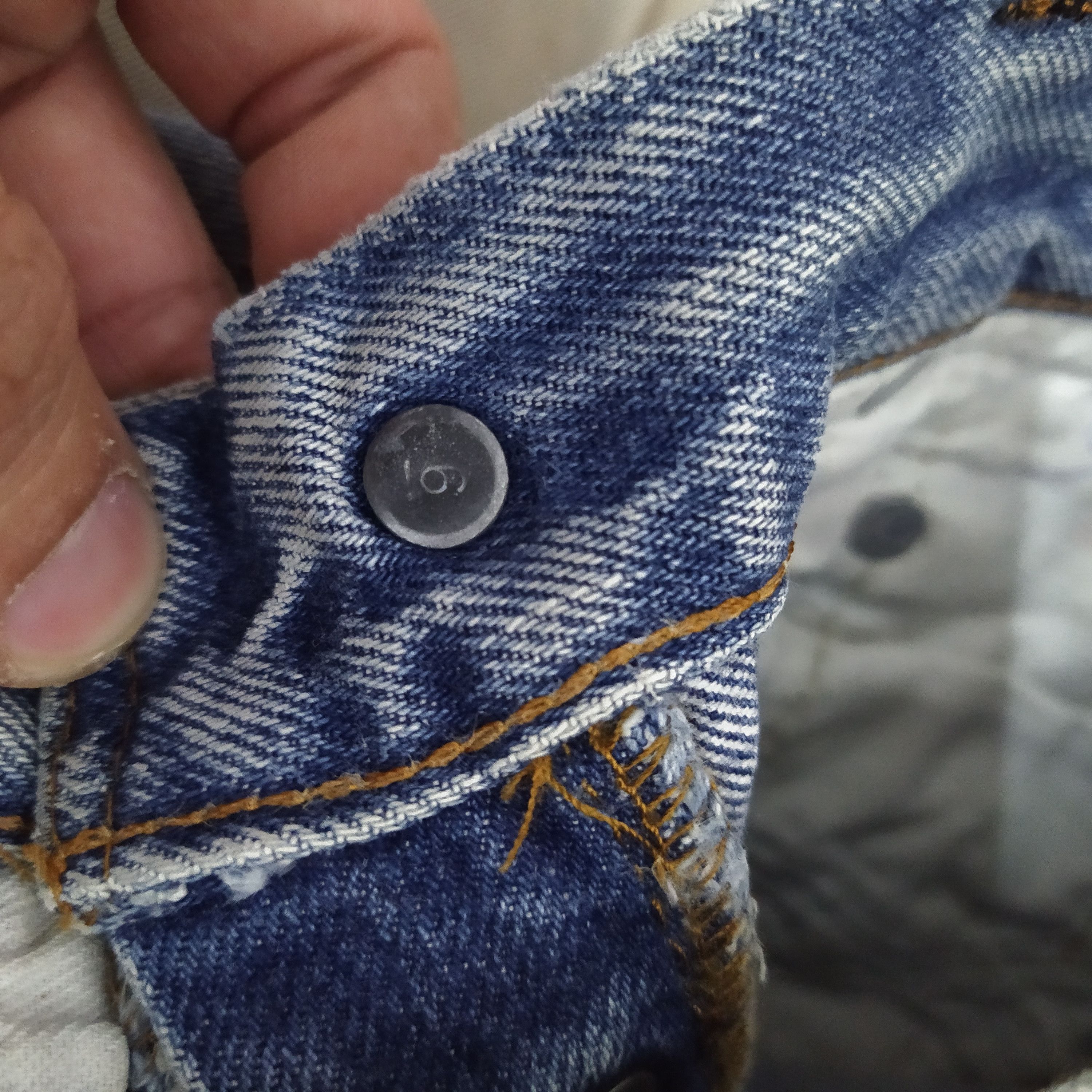 Levi's 80s LEVIS 501 SELVEDGE #6 DISTRESSED DENIM COBAIN (D458) Size US 28 / EU 44 - 10 Thumbnail