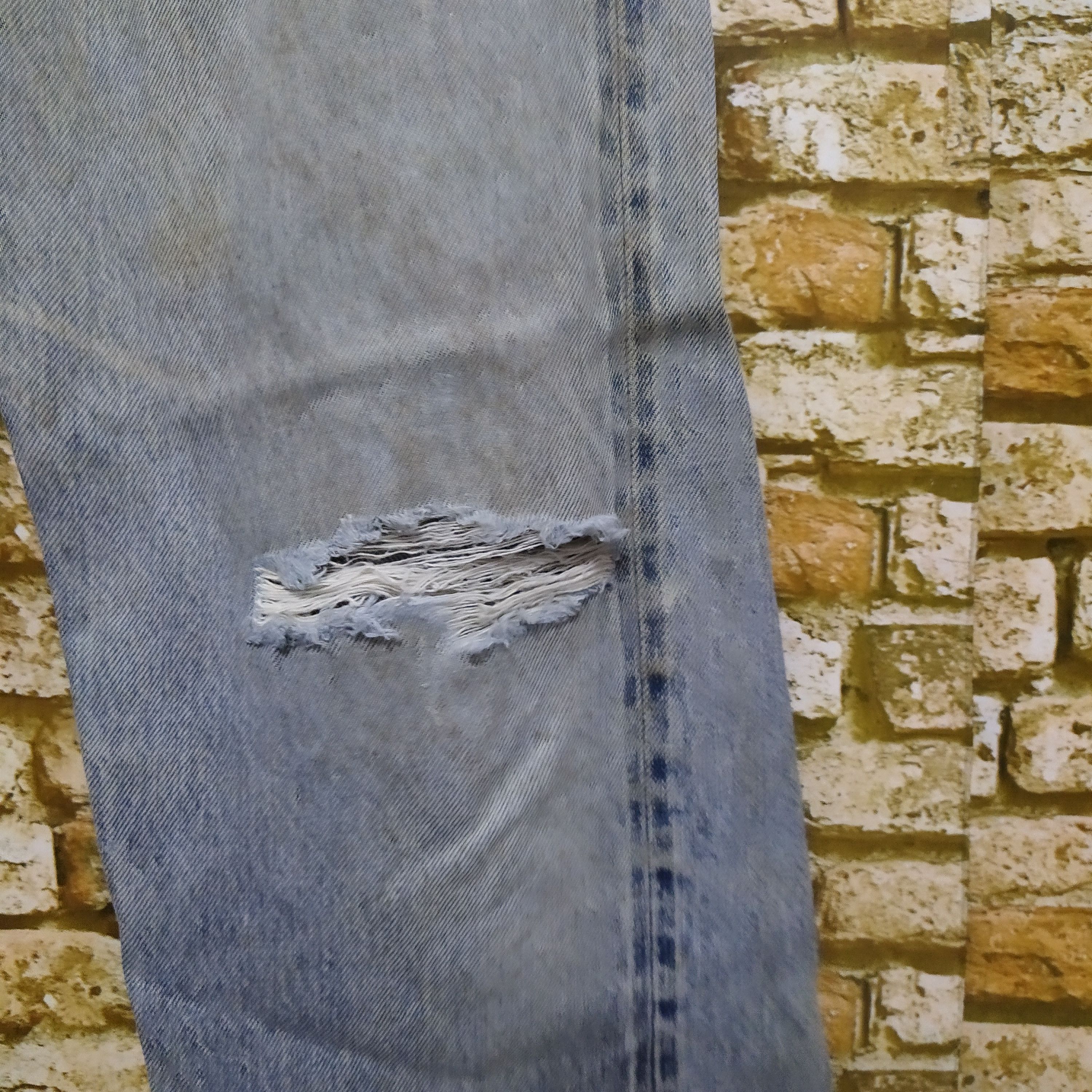 Levi's × Vintage 80s LEVIS 501 SELVEDGE #558 DISTRESSED DENIM KURT (D459) Size US 28 / EU 44 - 3 Thumbnail