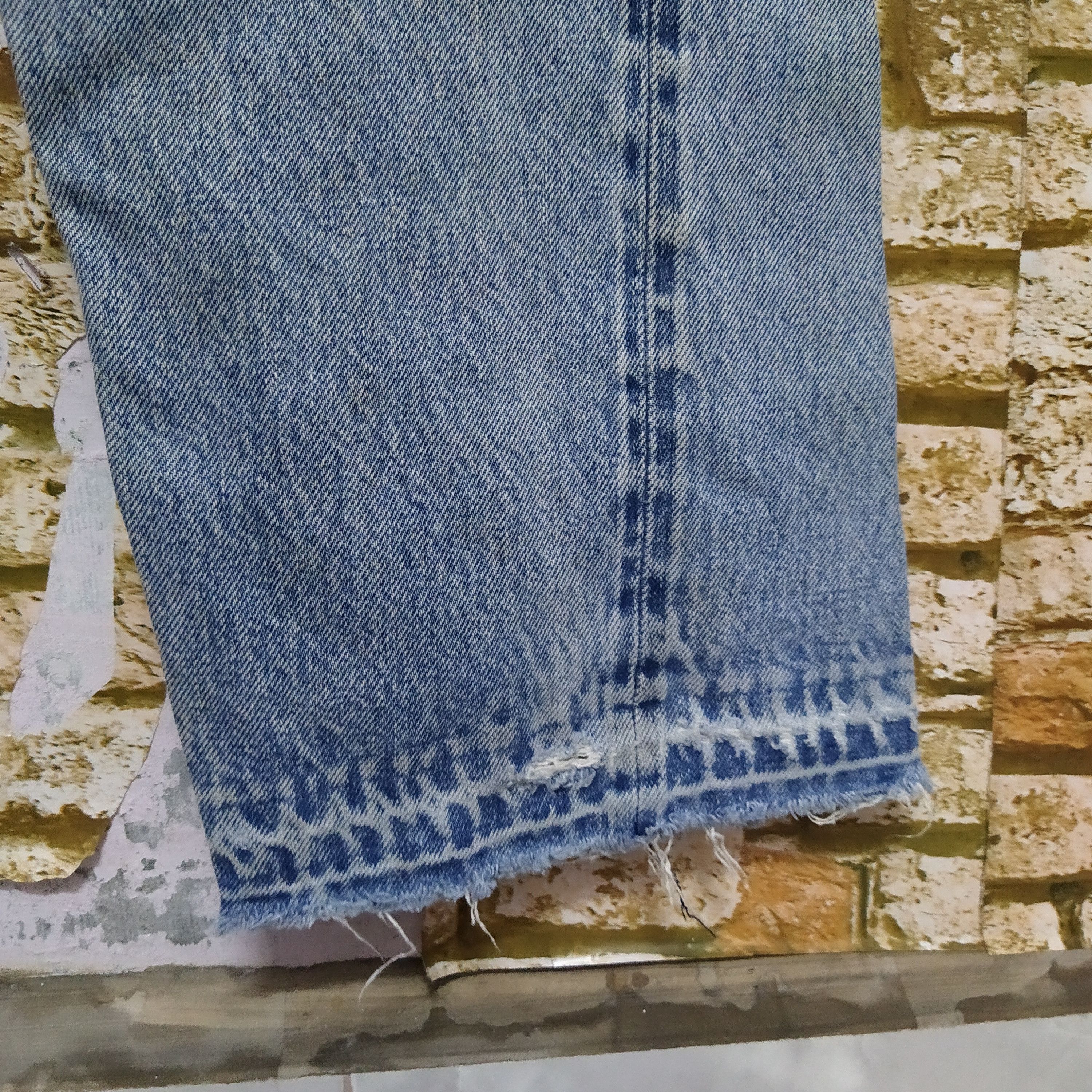 Levi's × Vintage 80s LEVIS 501 SELVEDGE #558 DISTRESSED DENIM KURT (D459) Size US 28 / EU 44 - 2 Thumbnail