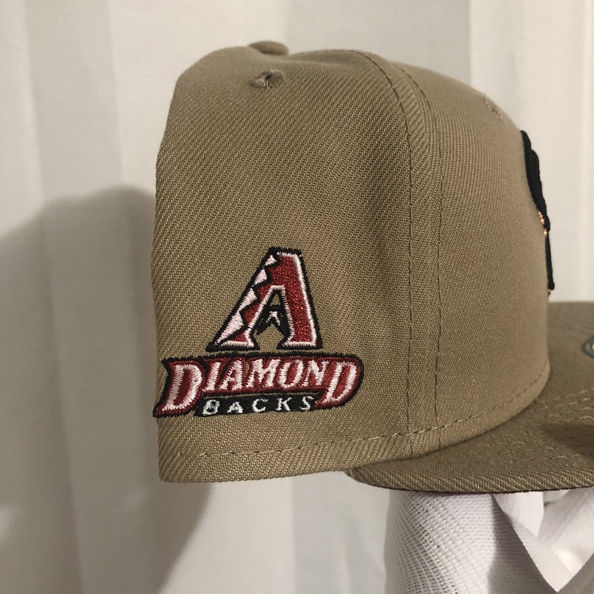 New Era 7 1/8 - Arizona Diamondbacks Camel Burgundy Brim Size ONE SIZE - 2 Thumbnail