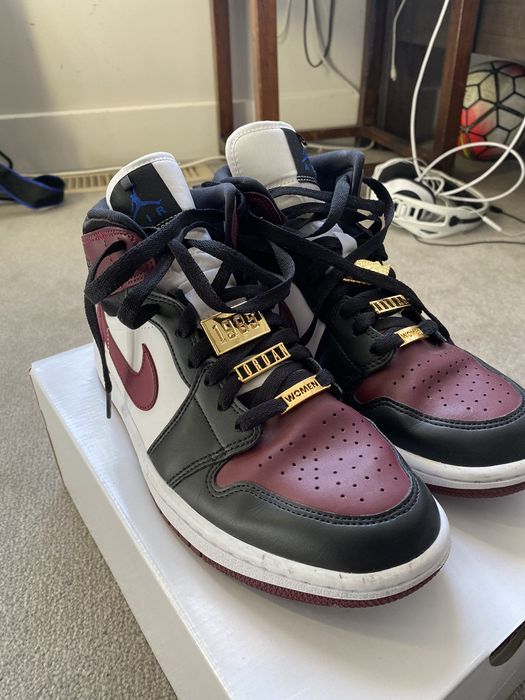 Nike Wmns Air Jordan 1 Mid SE Gold Pendants Grailed