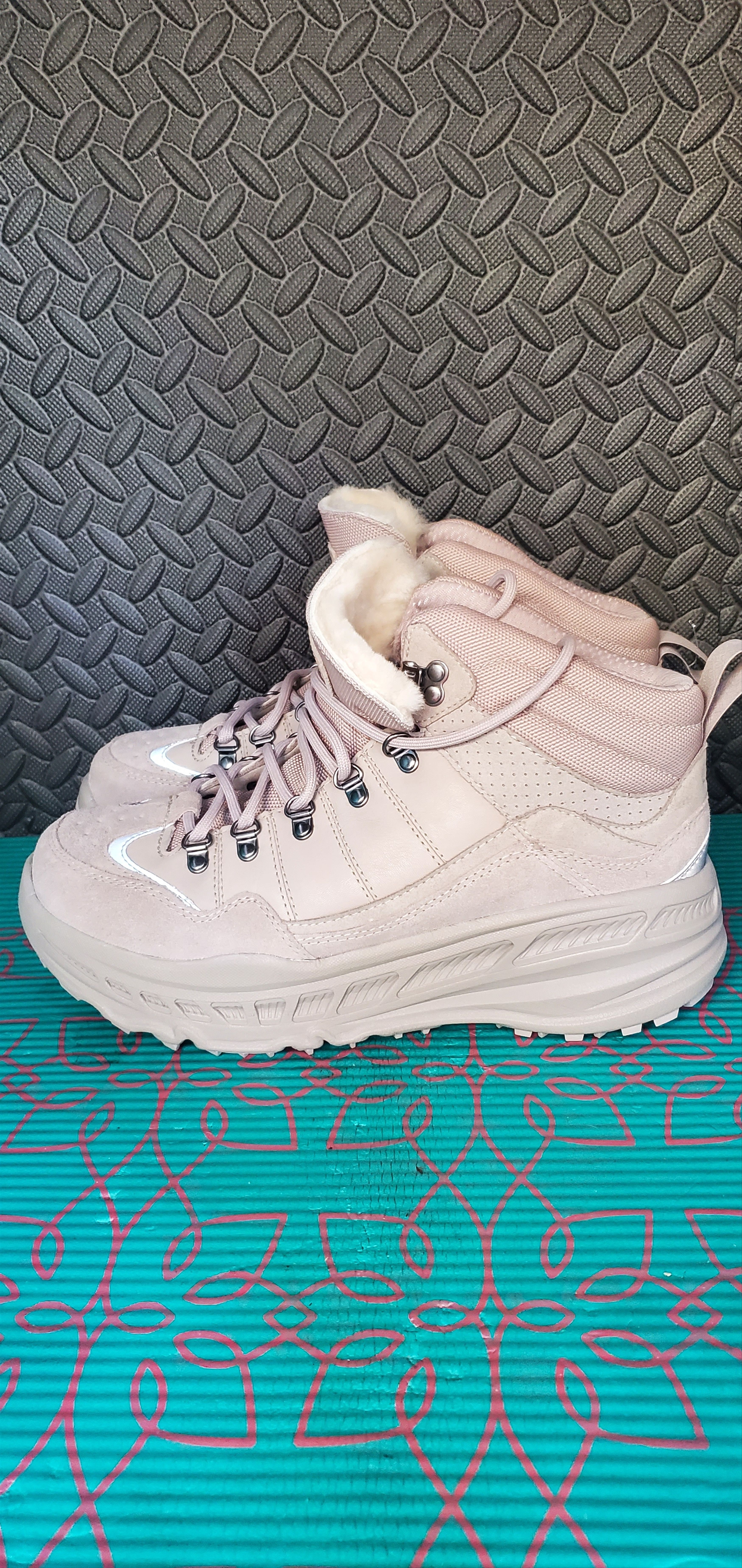 Ugg UGG CA805 HIKER WEATHER MEN SNEAKER BEIGE PUTT BOOTS Size US 9 / EU 42 - 7 Thumbnail