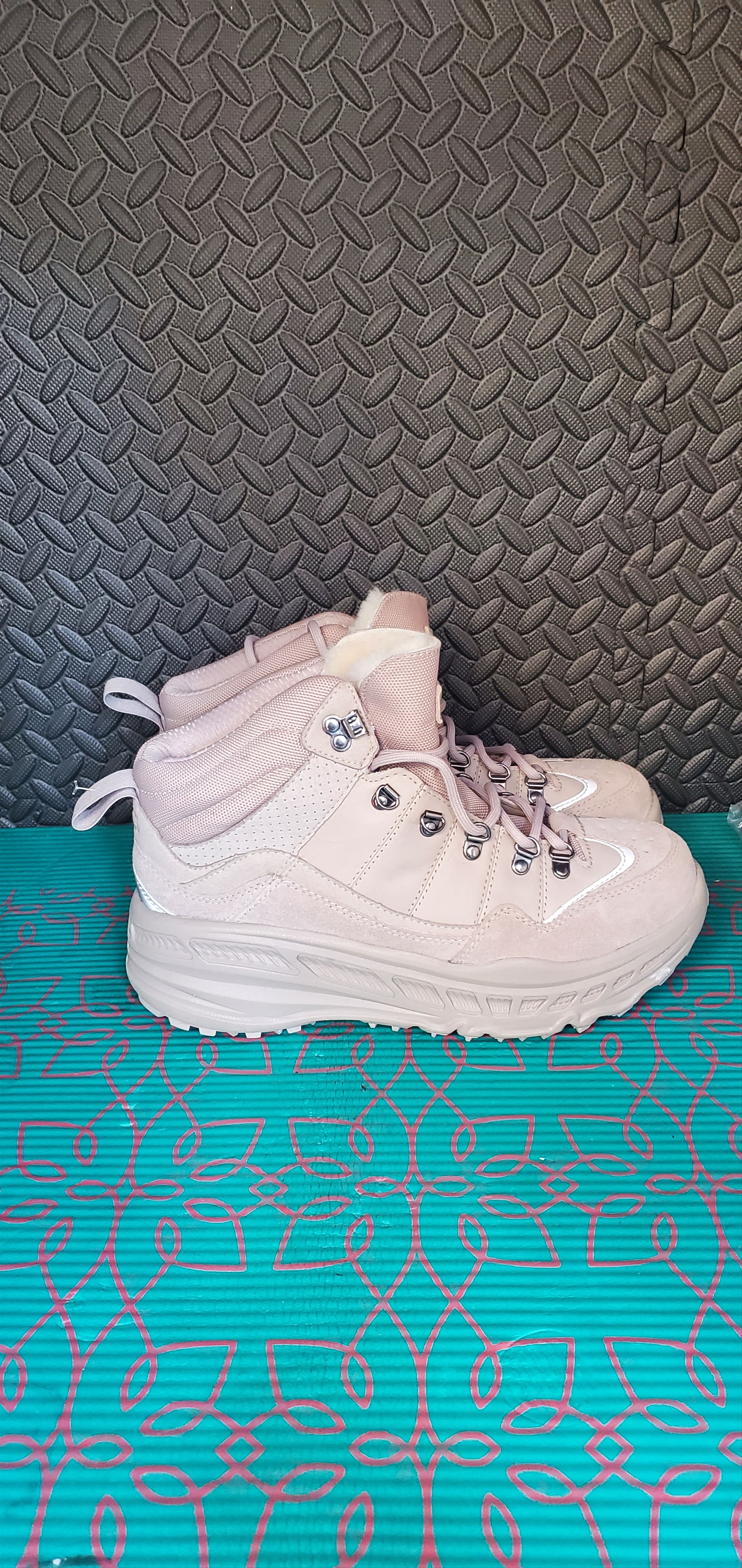 Ugg UGG CA805 HIKER WEATHER MEN SNEAKER BEIGE PUTT BOOTS Size US 9 / EU 42 - 1 Thumbnail