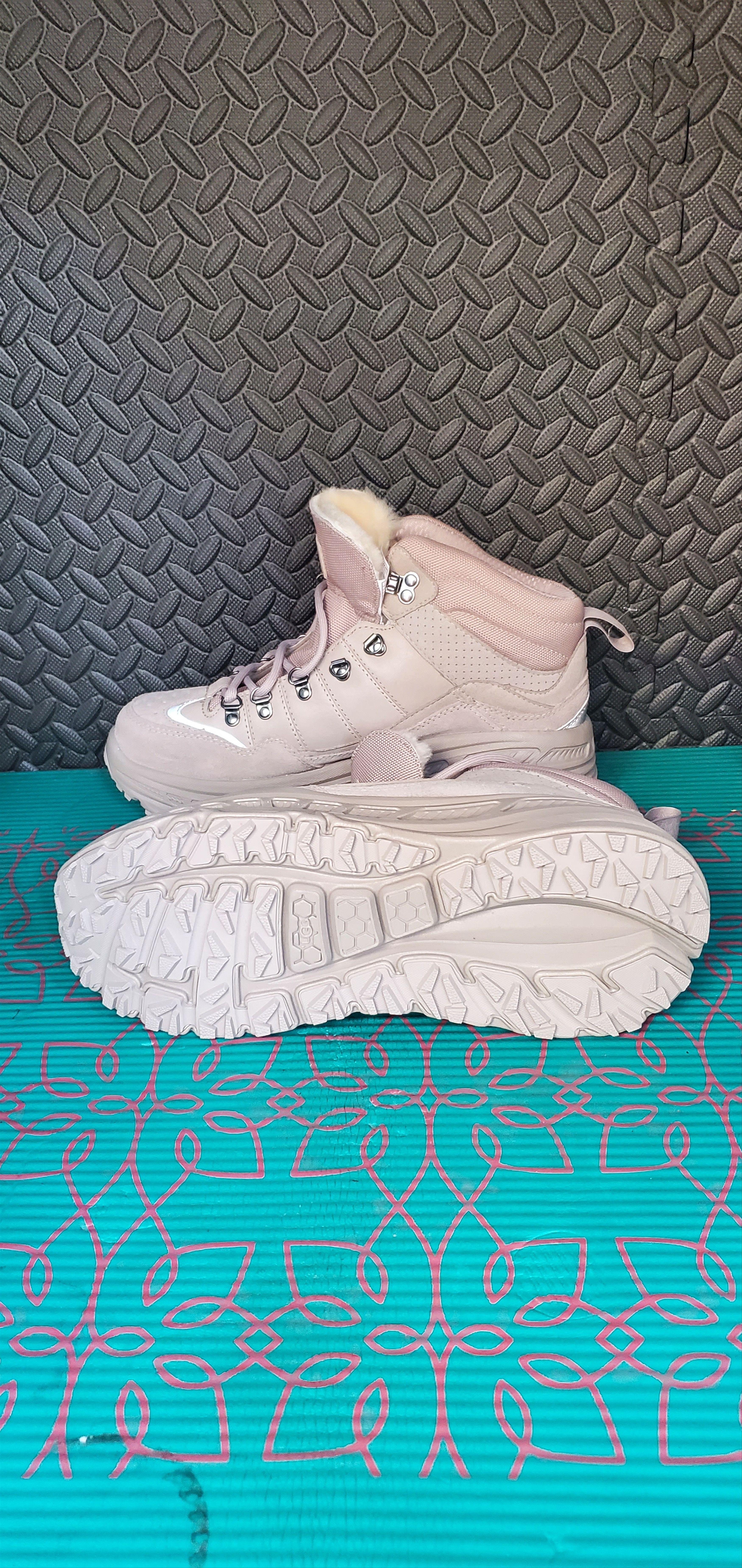 Ugg UGG CA805 HIKER WEATHER MEN SNEAKER BEIGE PUTT BOOTS Size US 9 / EU 42 - 5 Thumbnail