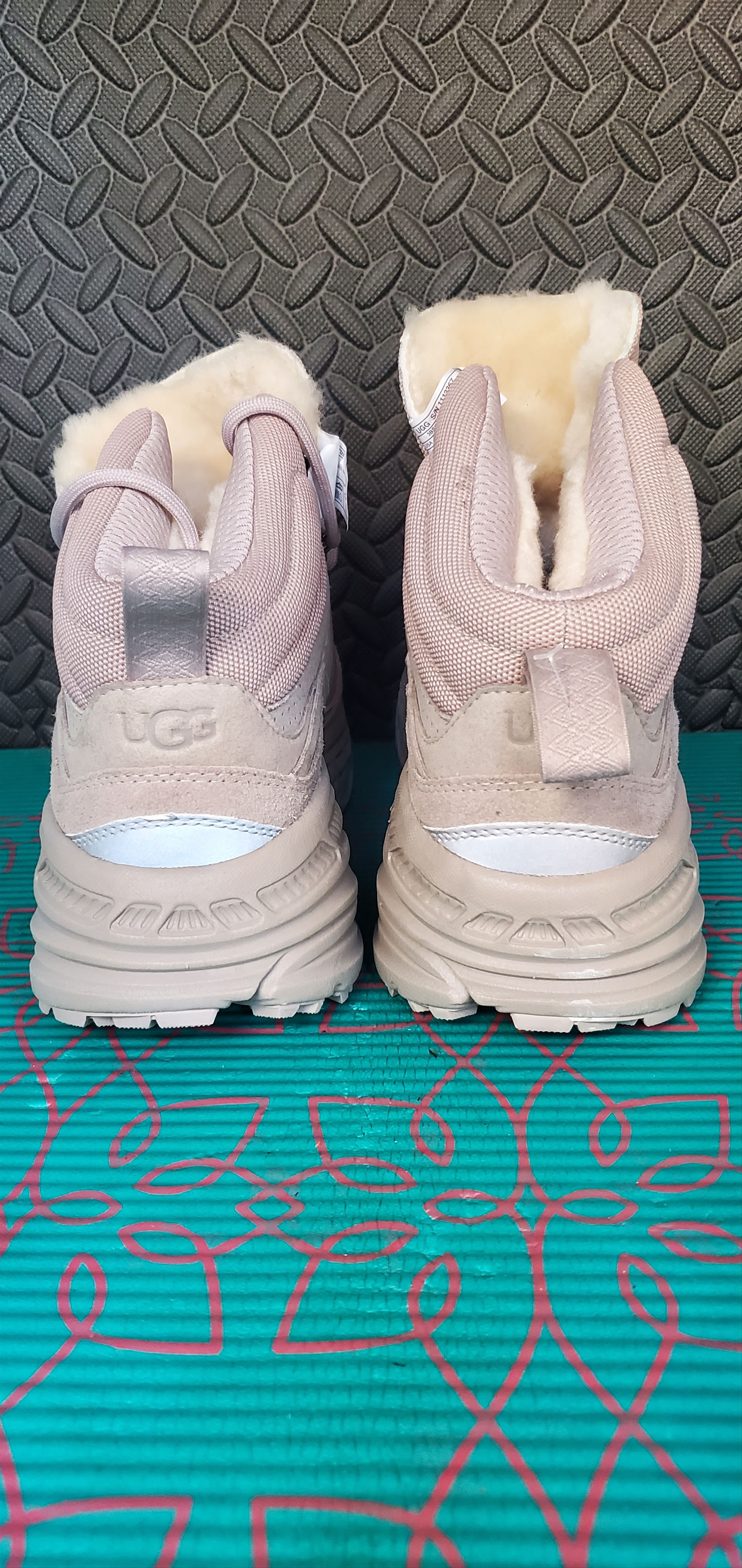Ugg UGG CA805 HIKER WEATHER MEN SNEAKER BEIGE PUTT BOOTS Size US 9 / EU 42 - 6 Thumbnail