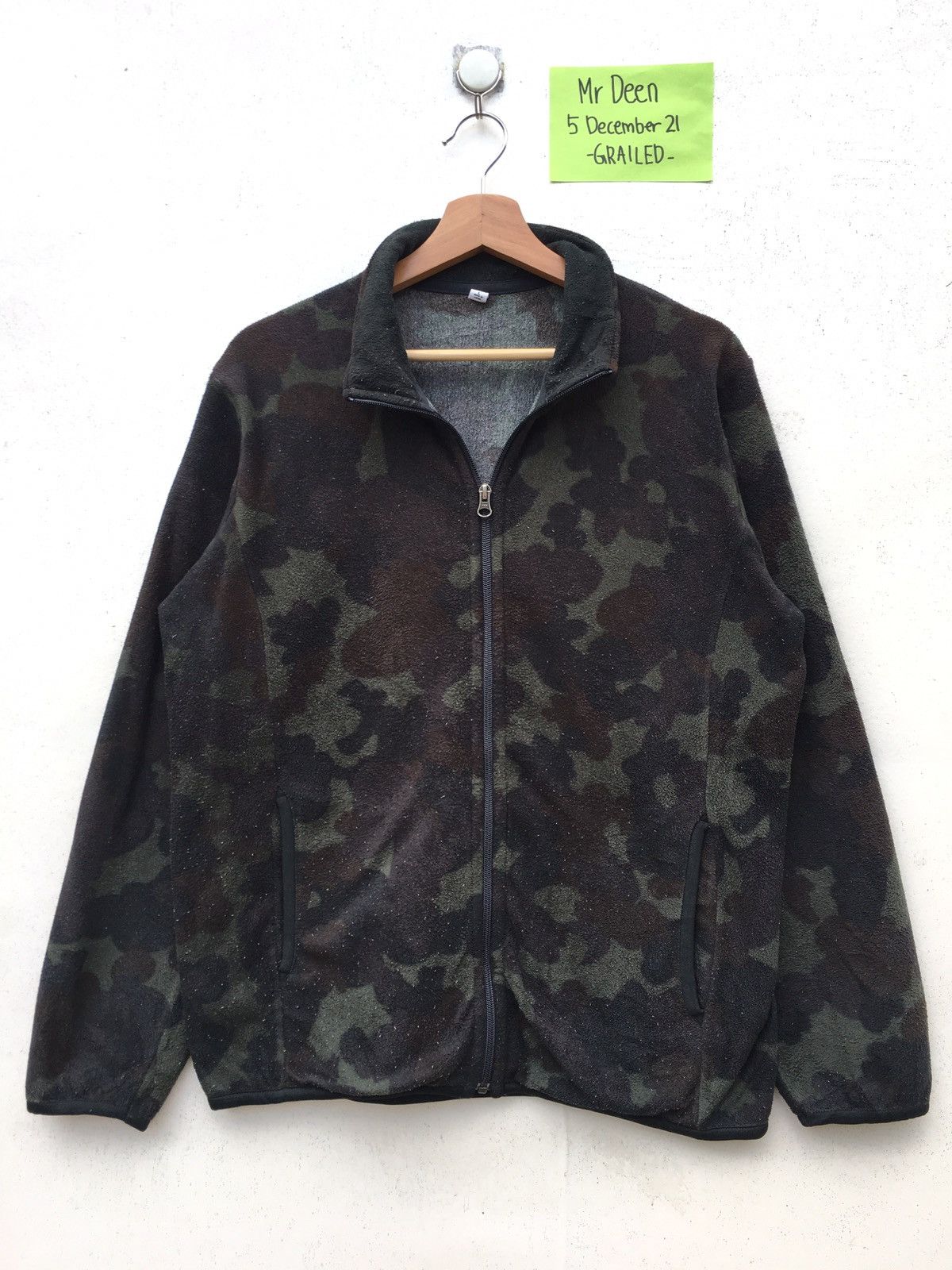 Japanese Brand Rare Uniqlo Army Green Fleece Sweater Size US L / EU 52-54 / 3 - 1 Thumbnail