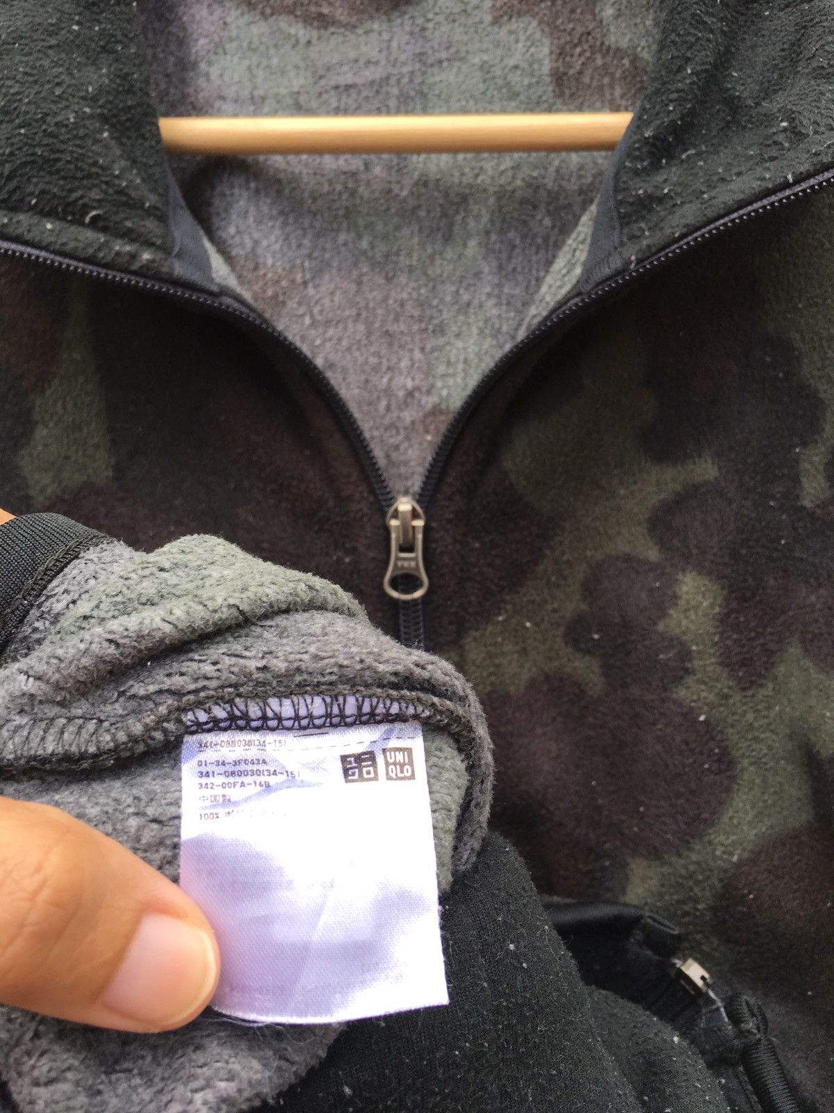 Japanese Brand Rare Uniqlo Army Green Fleece Sweater Size US L / EU 52-54 / 3 - 7 Thumbnail