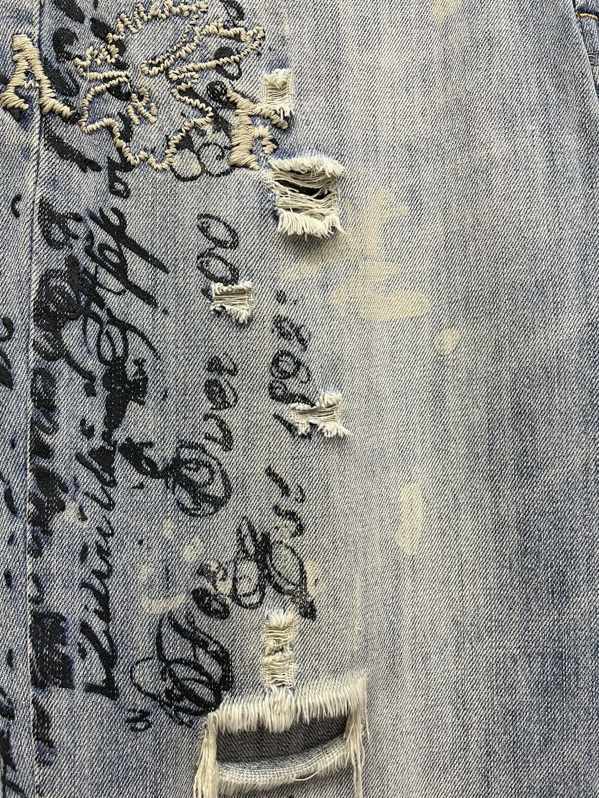 Abercrombie & Fitch Vintage ABERCROMBIE Thrashed Distressed Light Wash Denim Size US 34 / EU 50 - 3 Thumbnail