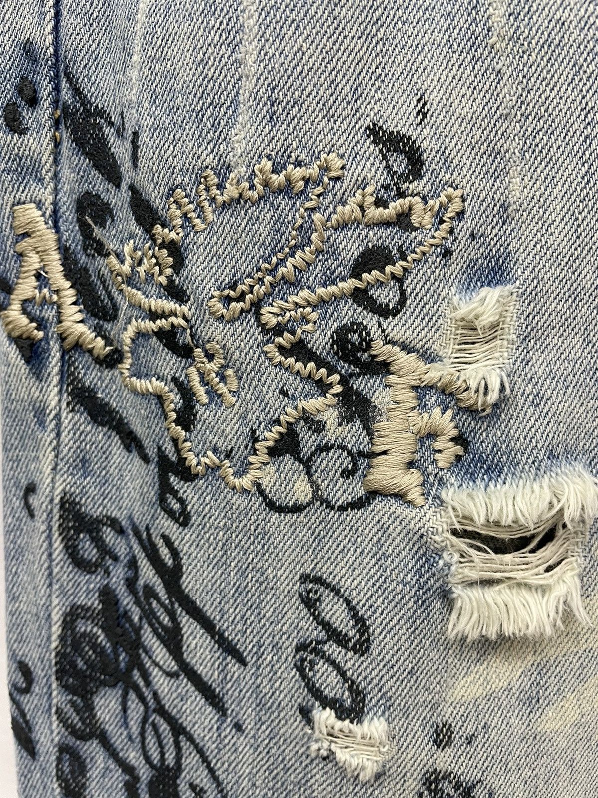 Abercrombie & Fitch Vintage ABERCROMBIE Thrashed Distressed Light Wash Denim Size US 34 / EU 50 - 4 Thumbnail