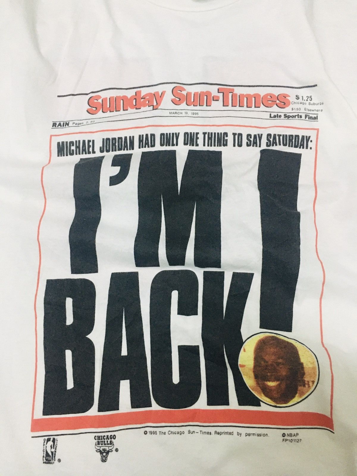 NBA × Vintage Rare ! Vintage 90s Micheal Jordan (Im Back) Newspaper Tee Size US L / EU 52-54 / 3 - 7 Thumbnail