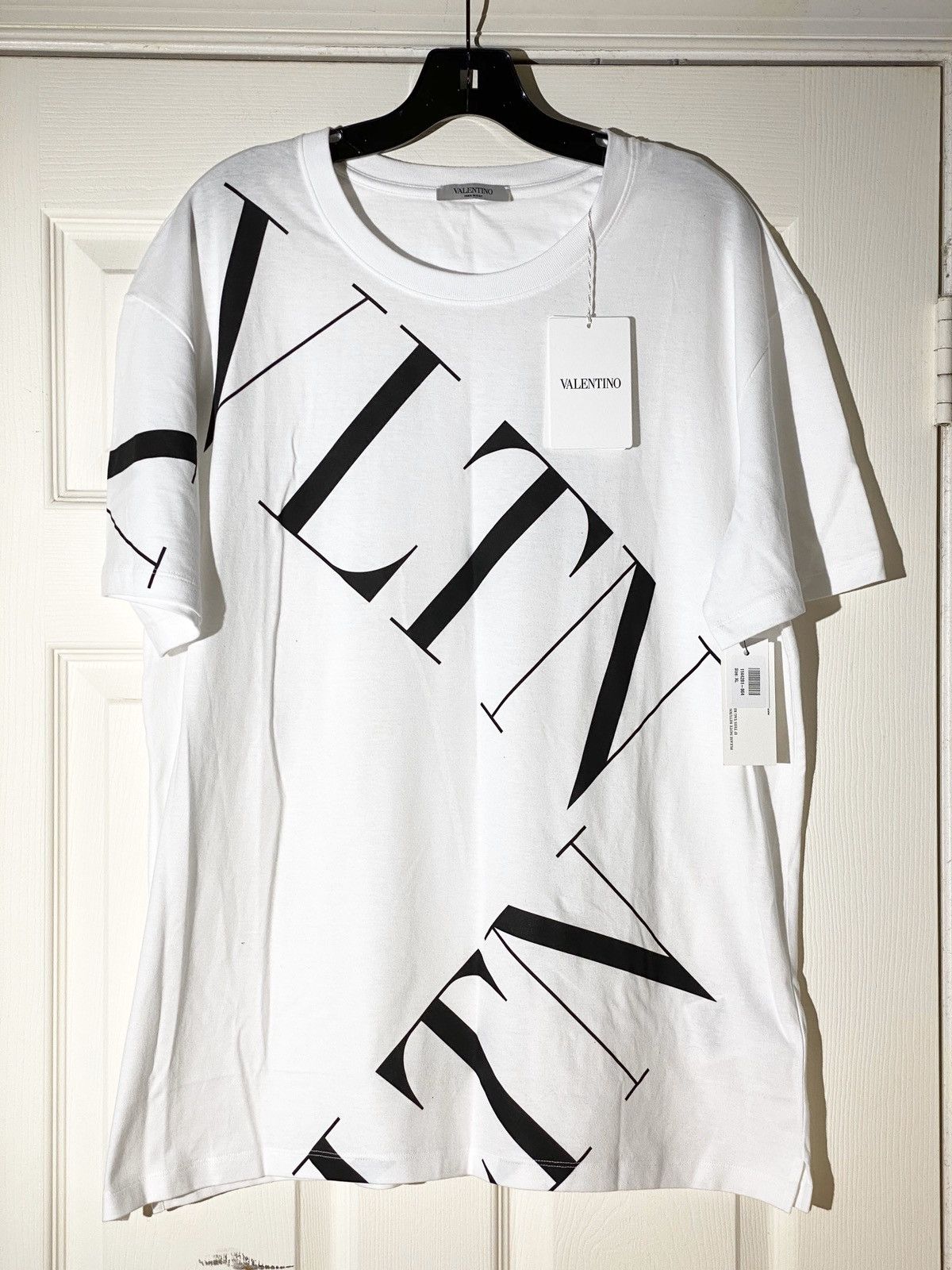 Valentino New Valentino all over logo tee Size US XL / EU 56 / 4 - 2 Thumbnail