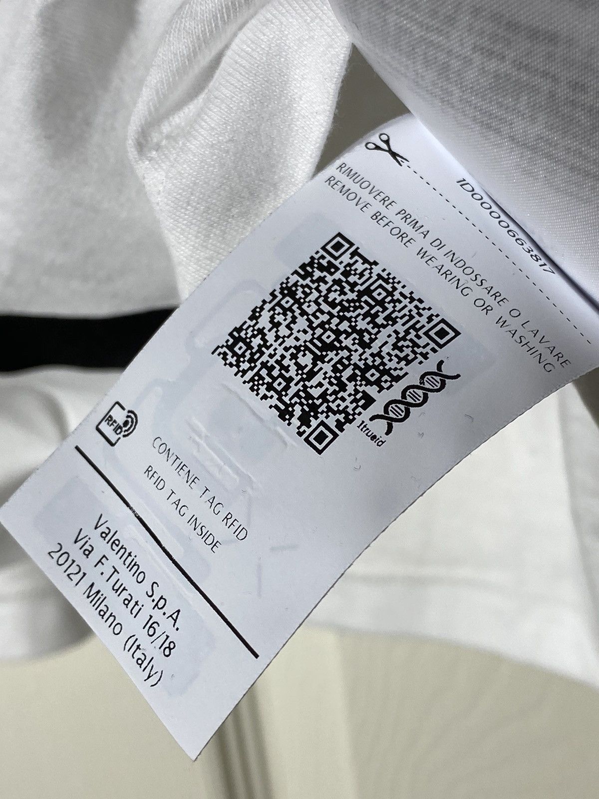 Valentino New Valentino all over logo tee Size US XL / EU 56 / 4 - 8 Thumbnail