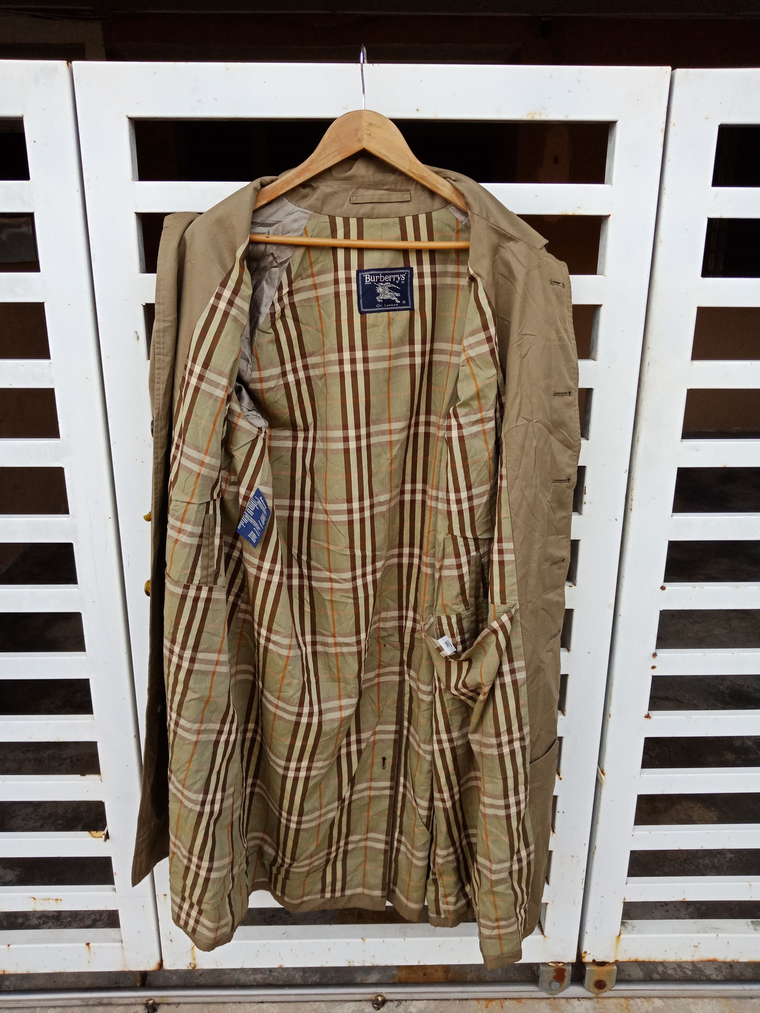 Burberry Burberrys Novacheck Lining Light Long Coat Size US L / EU 52-54 / 3 - 2 Thumbnail