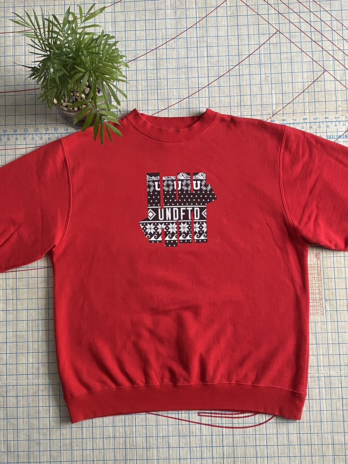 Undefeated Undefeated Christmas Crewneck Sweater Size Large Red Size US L / EU 52-54 / 3 - 2 Thumbnail