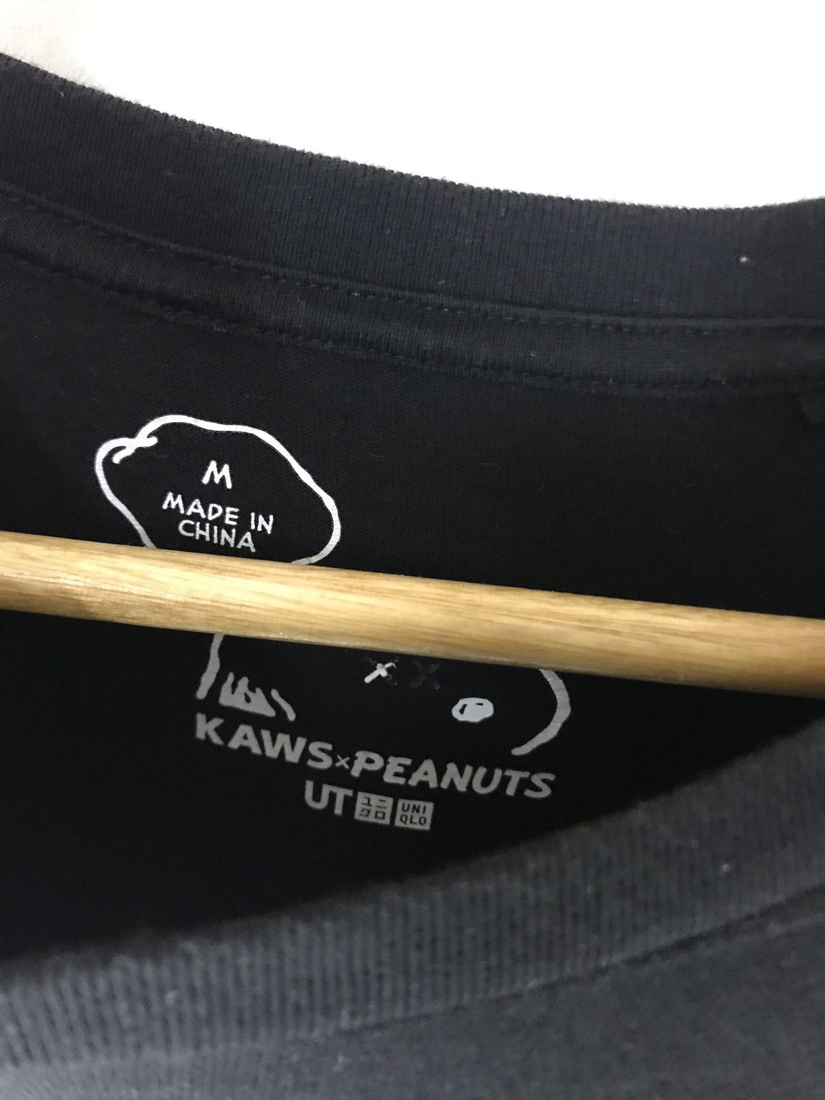 Kaws × Uniqlo Kaws X Uniqlo Tee Size US M / EU 48-50 / 2 - 2 Thumbnail